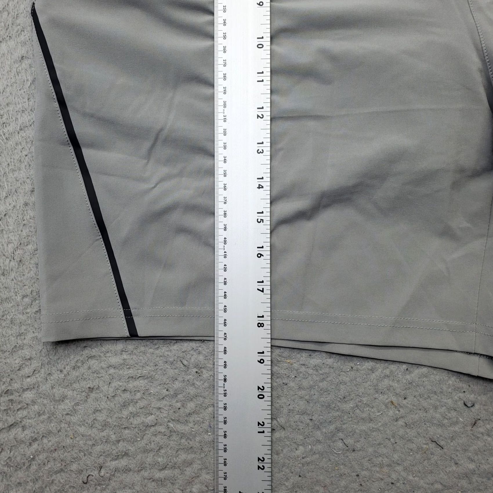 Vintage VRST Golf Shorts Mens 2XL Gray - Running & Inseam 7" Elastic Waist Liner Pockets 20" Waistband 7" Inseam Men’s VRST Shorts Size US 39 - 4 Thumbnail