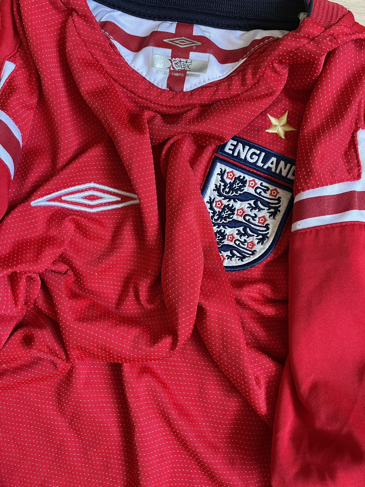 Umbro 2004 Umbro England long sleeve Red soccer jersey Vintage Size US XL / EU 56 / 4 - 5 Thumbnail