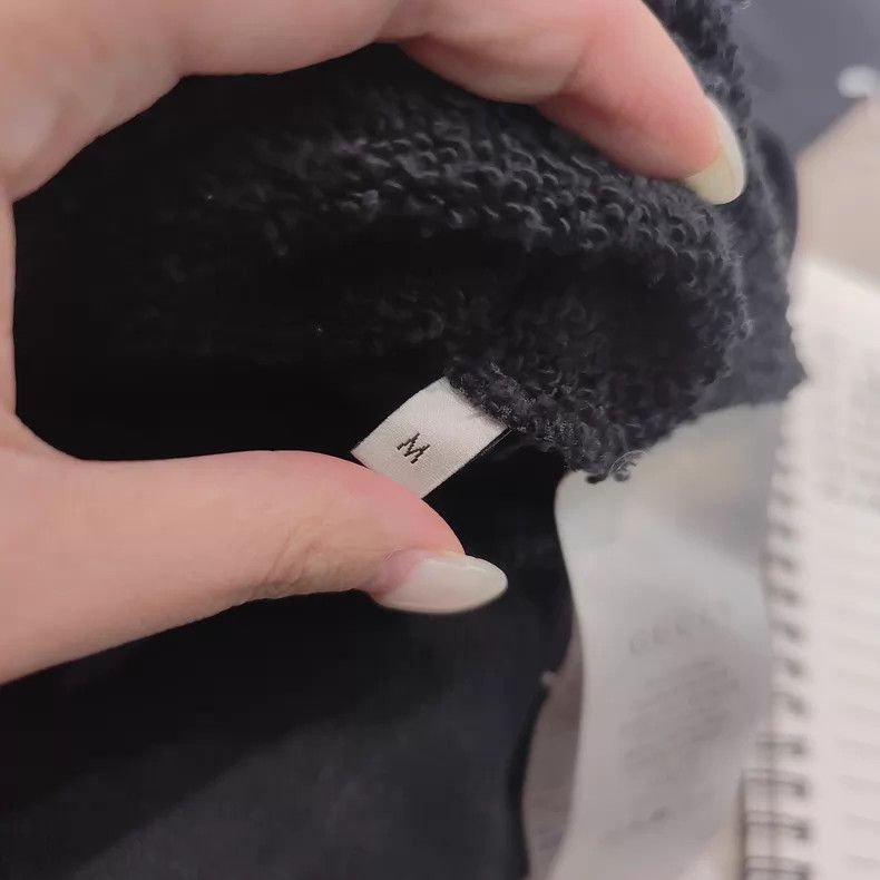 Gucci Gucci The sweatshirt is old and black. Size US M / EU 48-50 / 2 - 4 Thumbnail