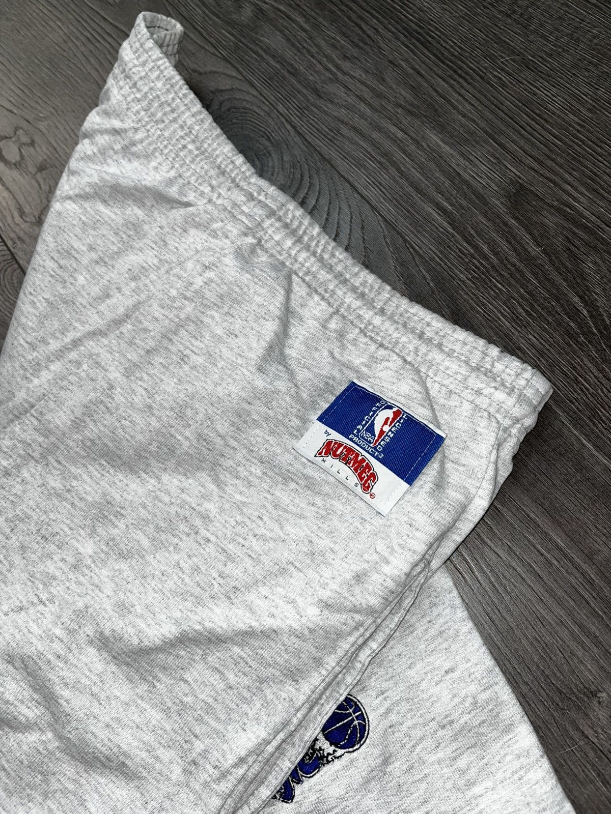 Nutmeg Vintage 90s Nutmeg Mills Orlando Magic Grey Sweat Shorts Size US 31 - 6 Thumbnail