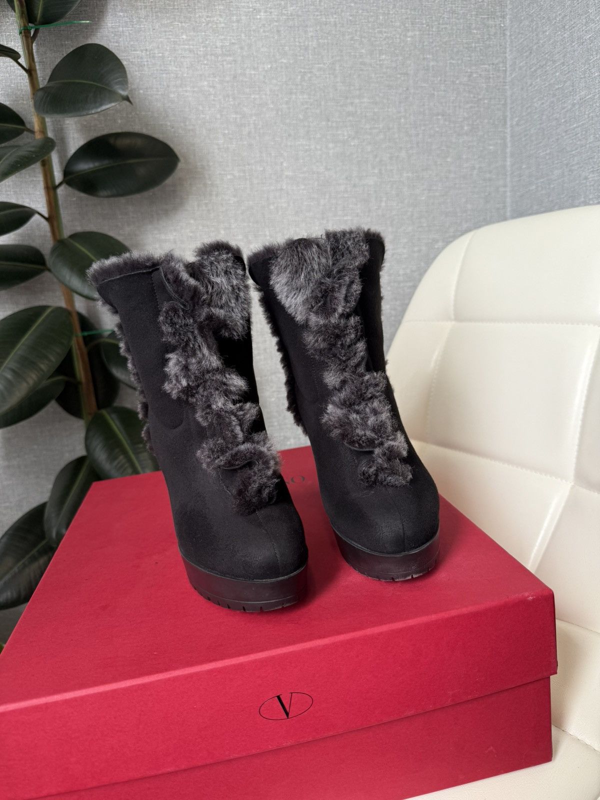 Valentino Valentino Garavani Black Suede Shearling Platform Ankle Boot Size US 7 / IT 37 - 16 Thumbnail
