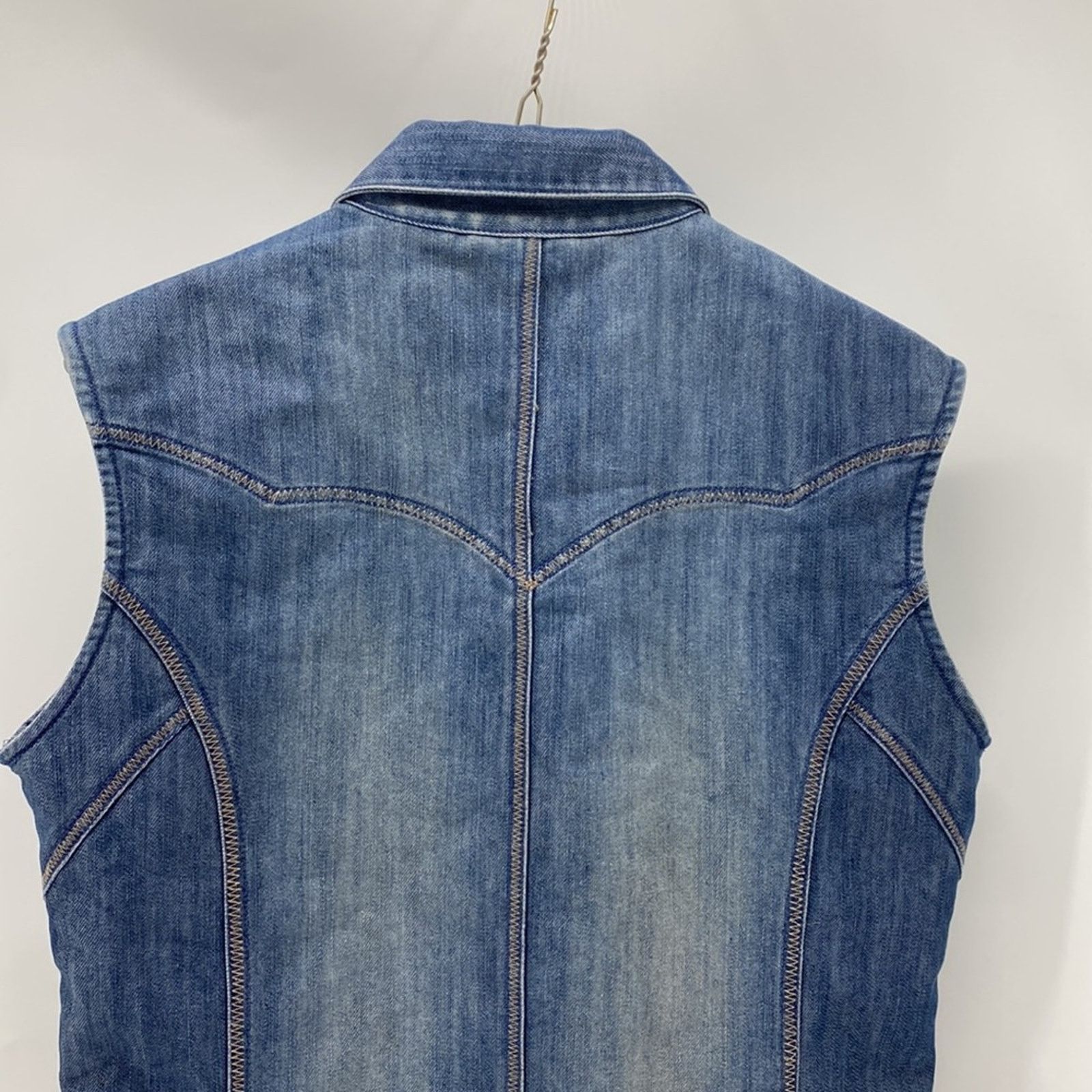 Wrangler Wrangler form fitting studded denim sleeveless button down Size S / US 4 / IT 40 - 6 Thumbnail
