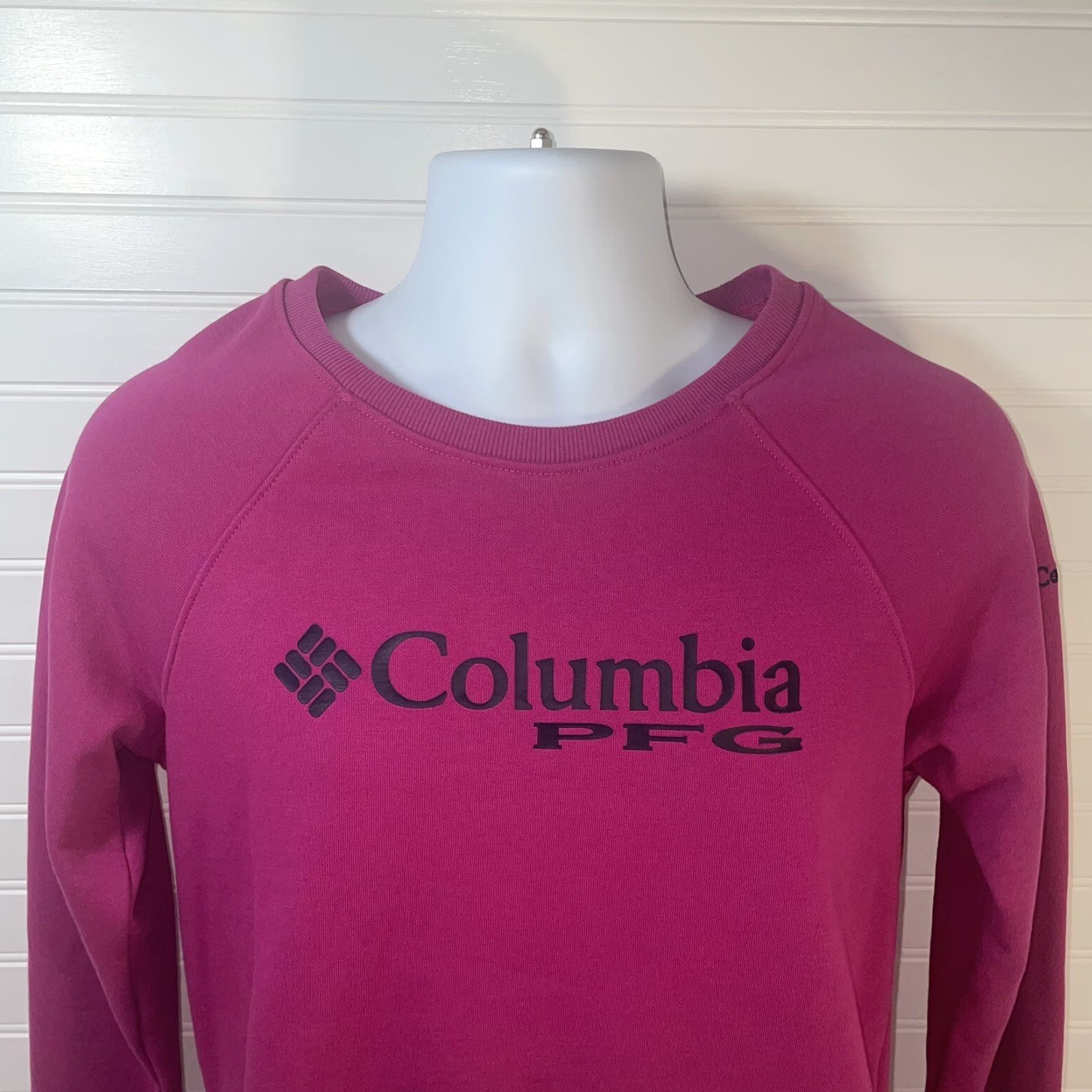 Spell Columbia PFG Sweatshirt Women Small Pink Crew Neck Logo Front Spell Out Navy Blue Front Logo Pullover Regular Fit Long Sleeve Activewear"} Size S / US 4 / IT 40 - 5 Thumbnail