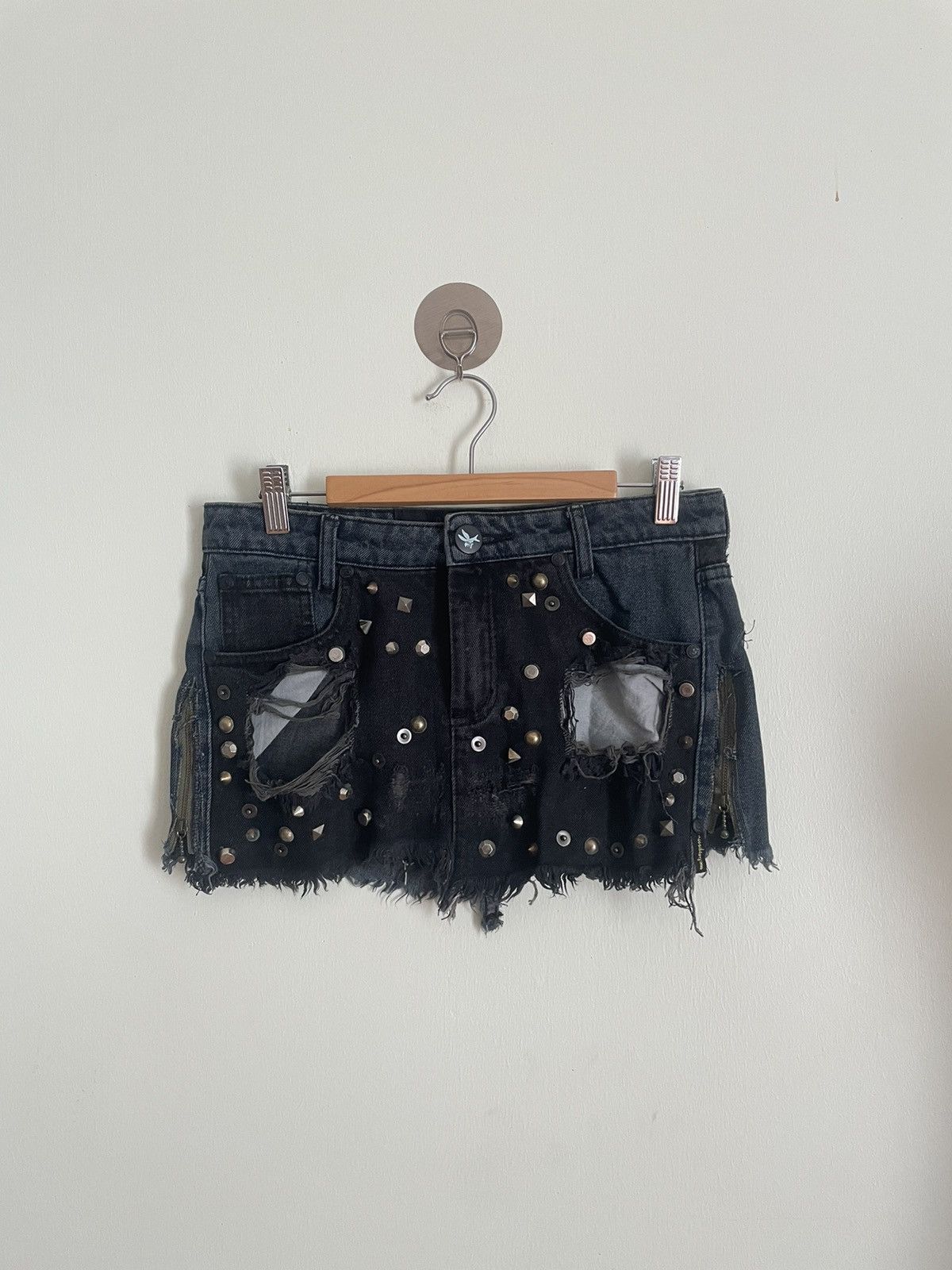 Japanese Brand One Teaspoon Distressed Mini Skirt Size 30" / US 8 / IT 44 - 1 Thumbnail