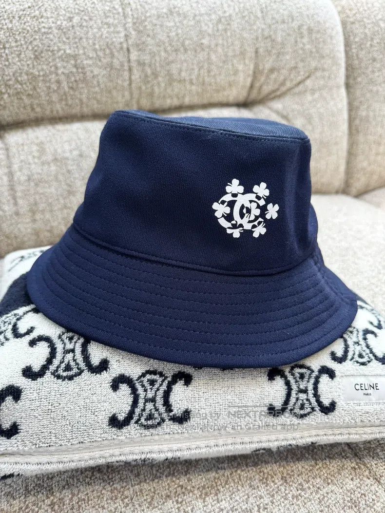 Chanel Chanel 20P dark blue bottom white double C clover printed Size ONE SIZE - 1 Thumbnail