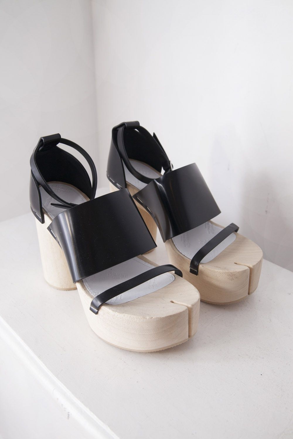 Maison Margiela Margiela wooden Tabi platform shoes Size US 10 / IT 40 - 2 Thumbnail