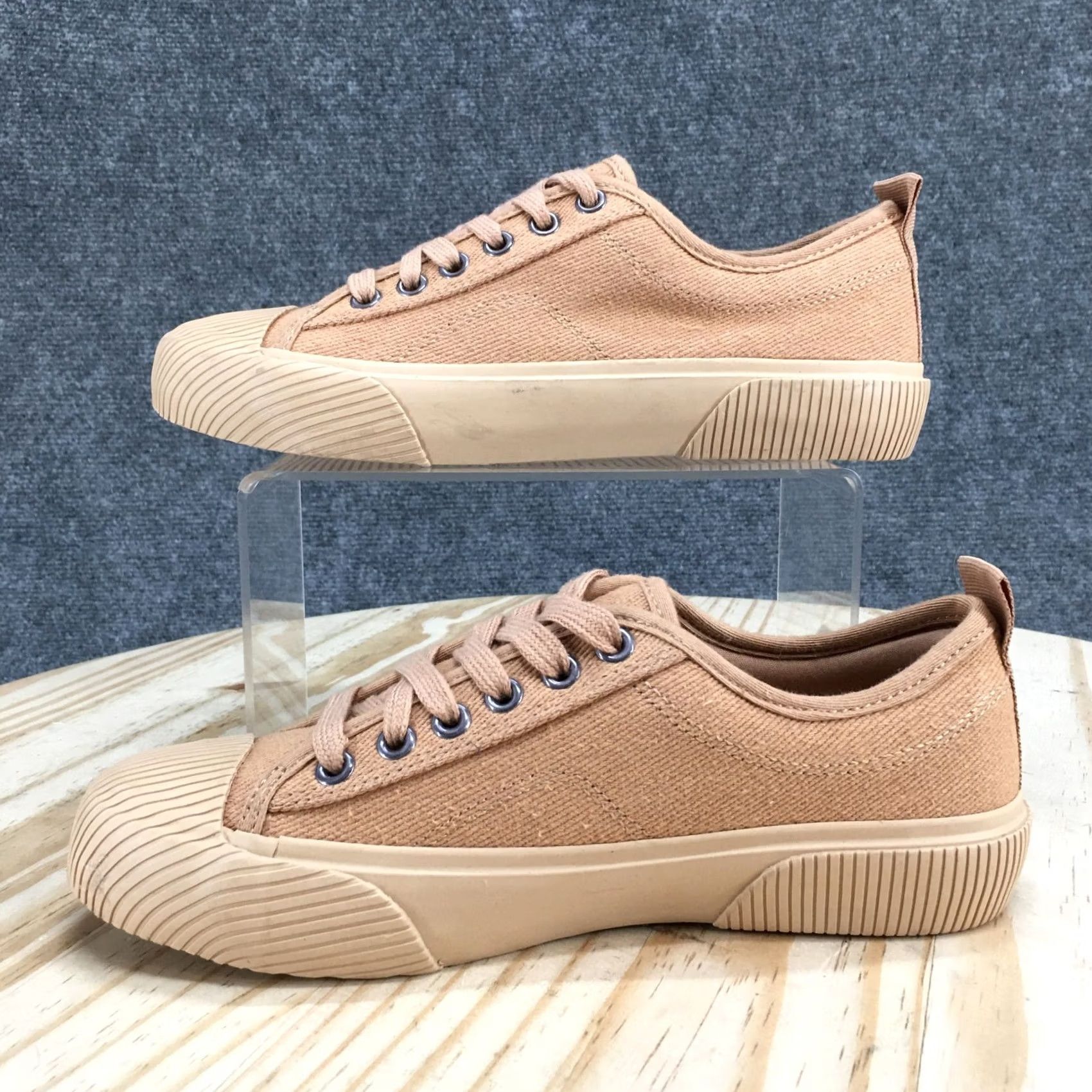 Vintage Universal Thread Grace Womens Sneakers Casual Low Top Tan Canvas Lace Up Shoes 6 M Used Condition Size M / US 6-8 / IT 42-44 - 2 Thumbnail