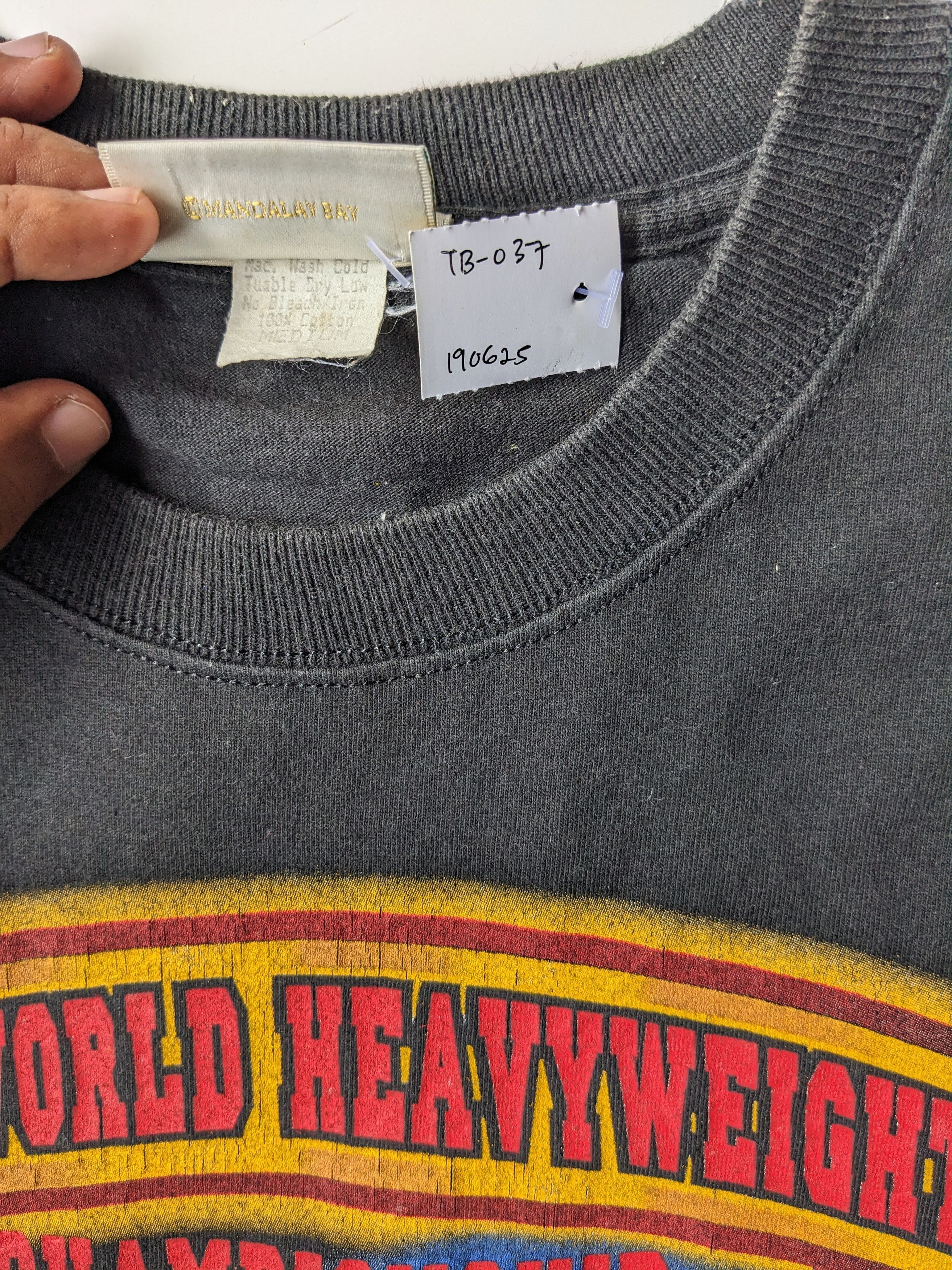 Vintage Vintage 2001 Holyfield vs Ruiz heavyweight Size US M / EU 48-50 / 2 - 4 Thumbnail