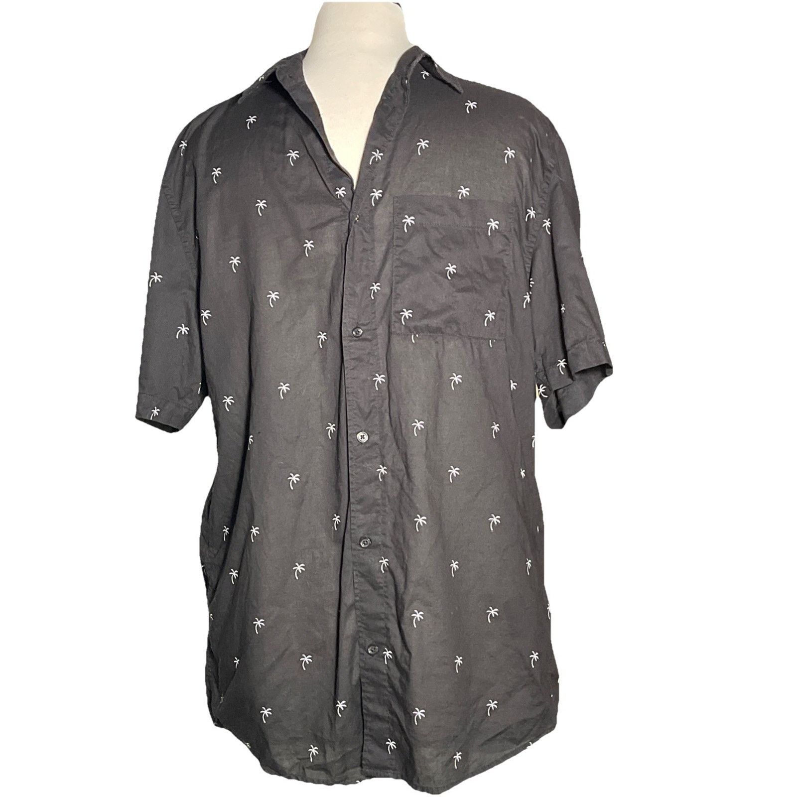 H&M Men's H&M Button Up Palm Tree Shirt M S/S Black White Size US M / EU 48-50 / 2 - 1 Thumbnail