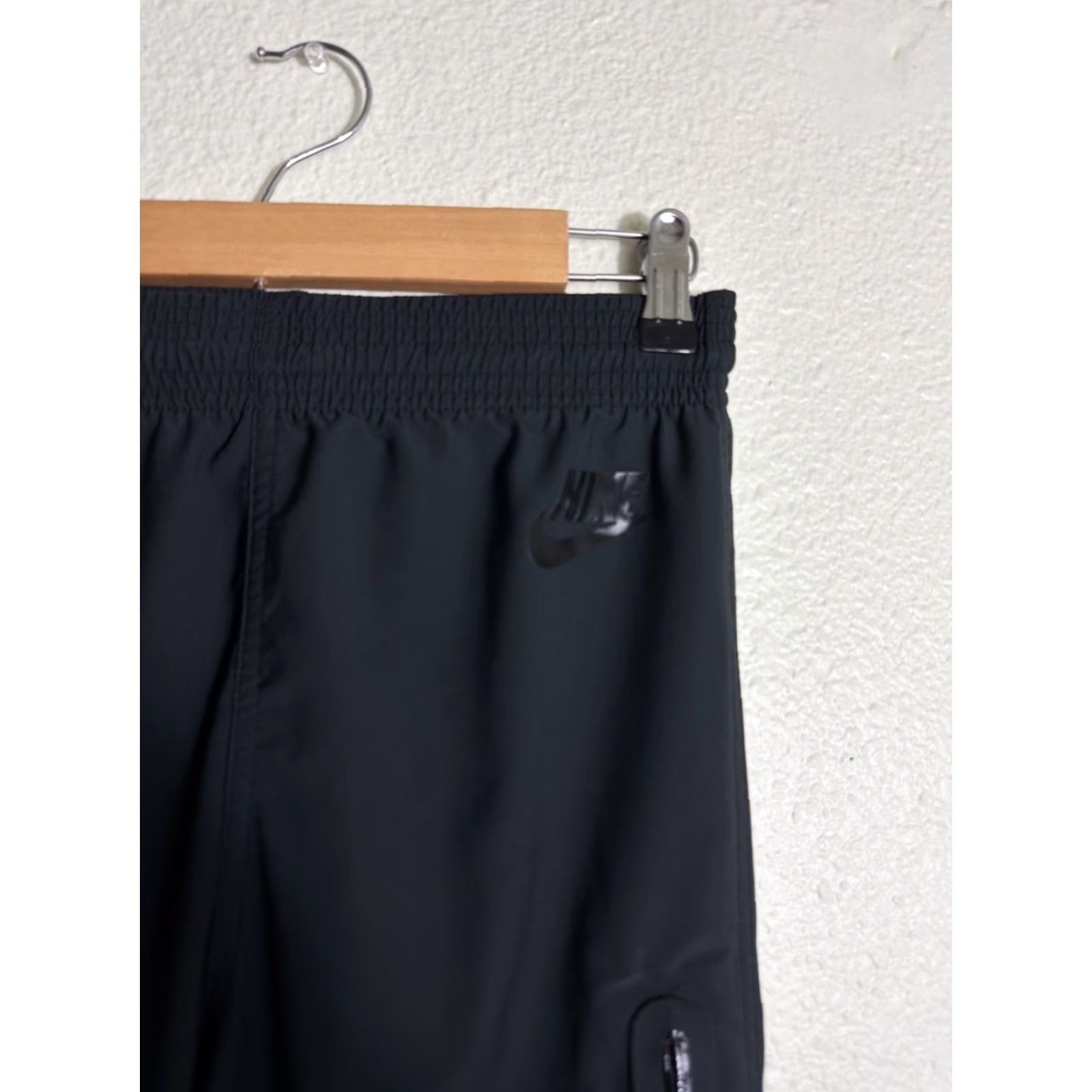 Nike Nike Women's XS Black Bonded Woven Cuffed Jogger Pants 614913-010 Athletic Track Pants Jogger Womens XS Black Solid 27in Inseam Nike Dri-FIT Size 26" / US 2 / IT 38 - 4 Thumbnail