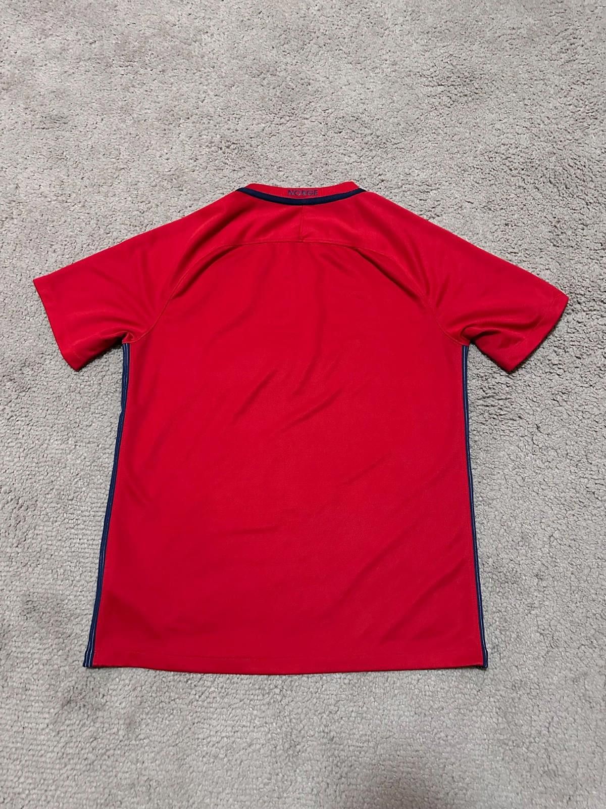Nike NORWAY 2016 2018 HOME SHIRT FOOTBALL JERSEY NIKE SIZE M Size US M / EU 48-50 / 2 - 7 Thumbnail