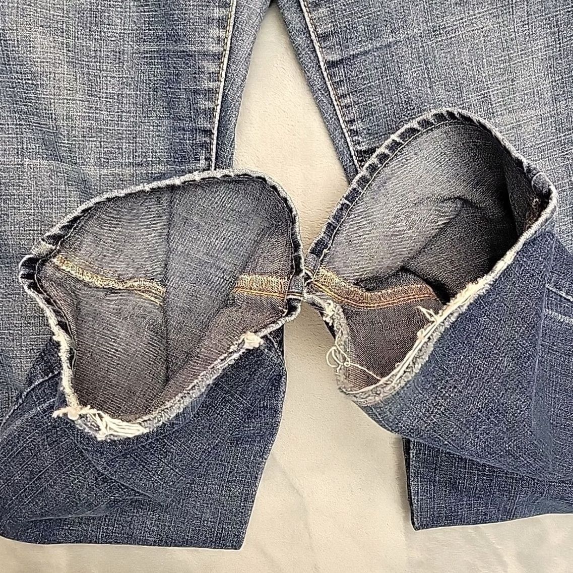Old Navy VTG Old Navy Jeans Women Size 4 Blue Faded Denim Ultra Low Rise Flared Y2K Retro Jeans Women 4 Blue Faded Denim Ultra Low Rise Flared Y2K Retro Size 27" / US 4 / IT 40 - 2 Thumbnail