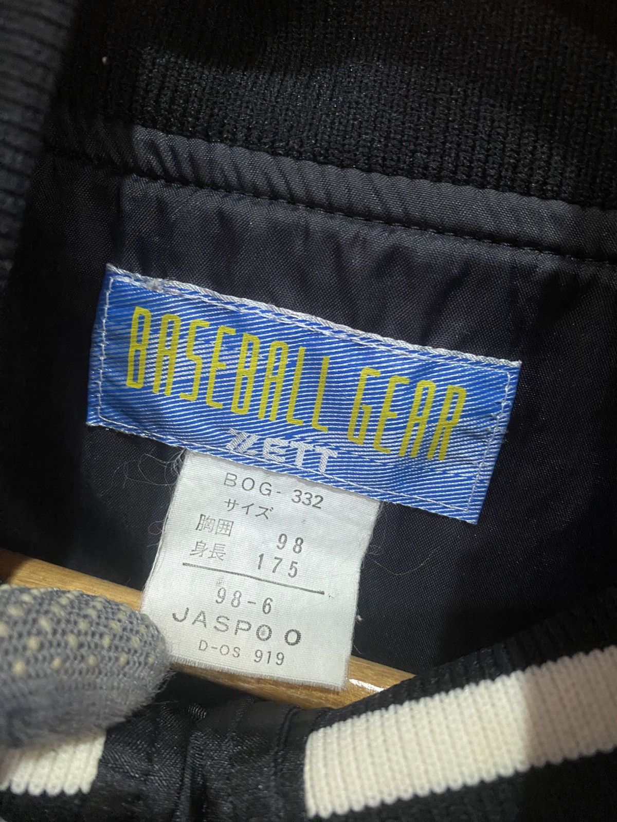 Japanese Brand Vintage ZETT Baseball Gear “Tigers” Nylon Bomber Jacket Size US L / EU 52-54 / 3 - 5 Thumbnail
