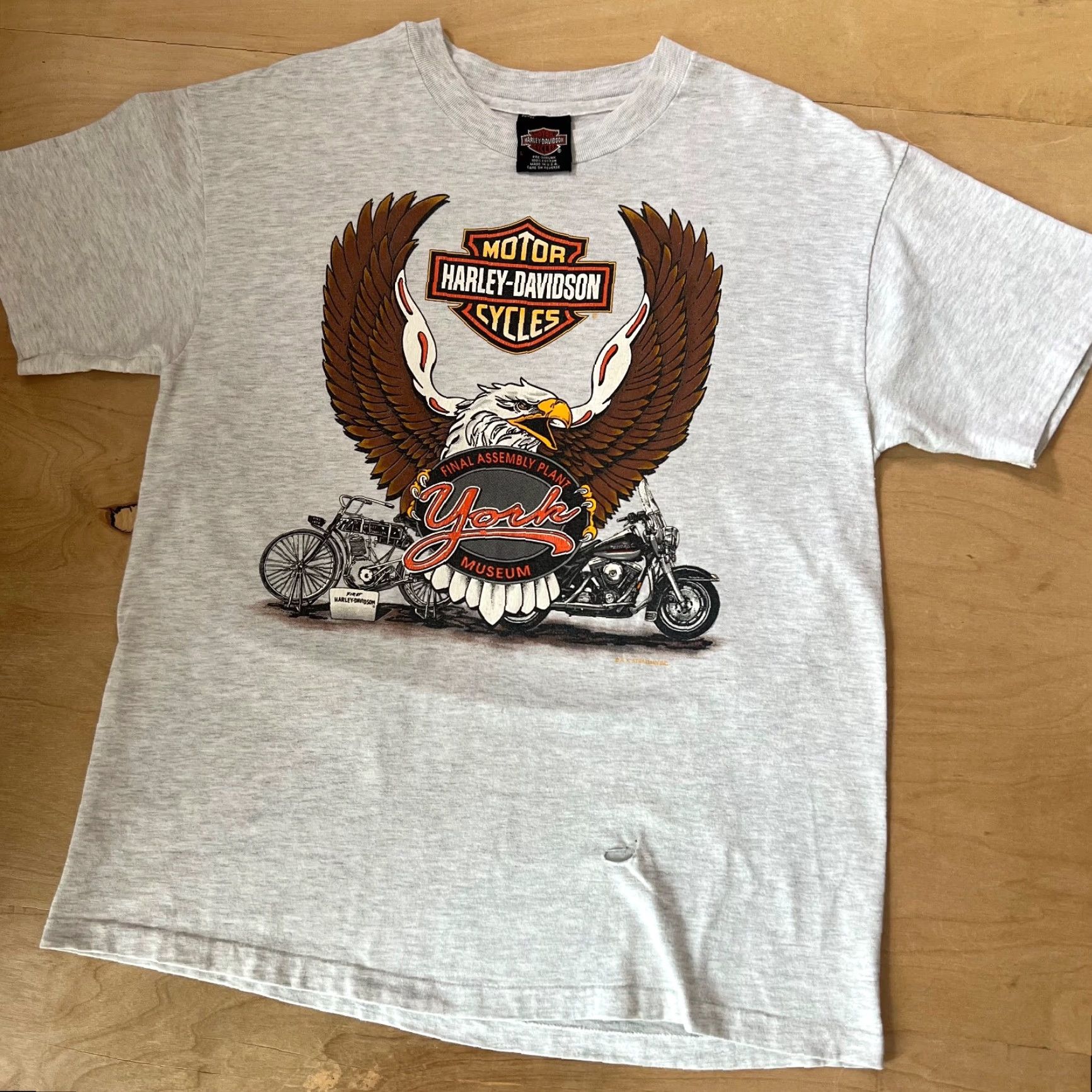 Harley Davidson VINTAGE Harley-Davidson Shirt L Gray 90s Final Assembly Plant Biker Eagle Art Shirt Mens 90s Harley-Davidson USA Cartoon Ice Age Logo Size US L / EU 52-54 / 3 - 7 Thumbnail