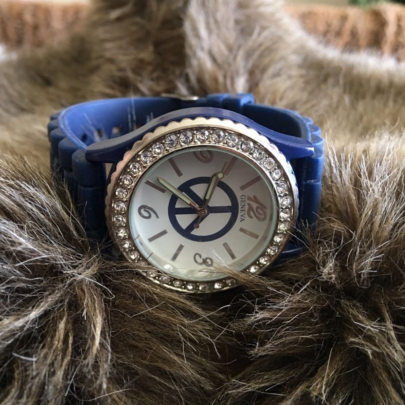 Geneva Geneva Peace blue silicone band rhinestone watch Size ONE SIZE - 6 Thumbnail
