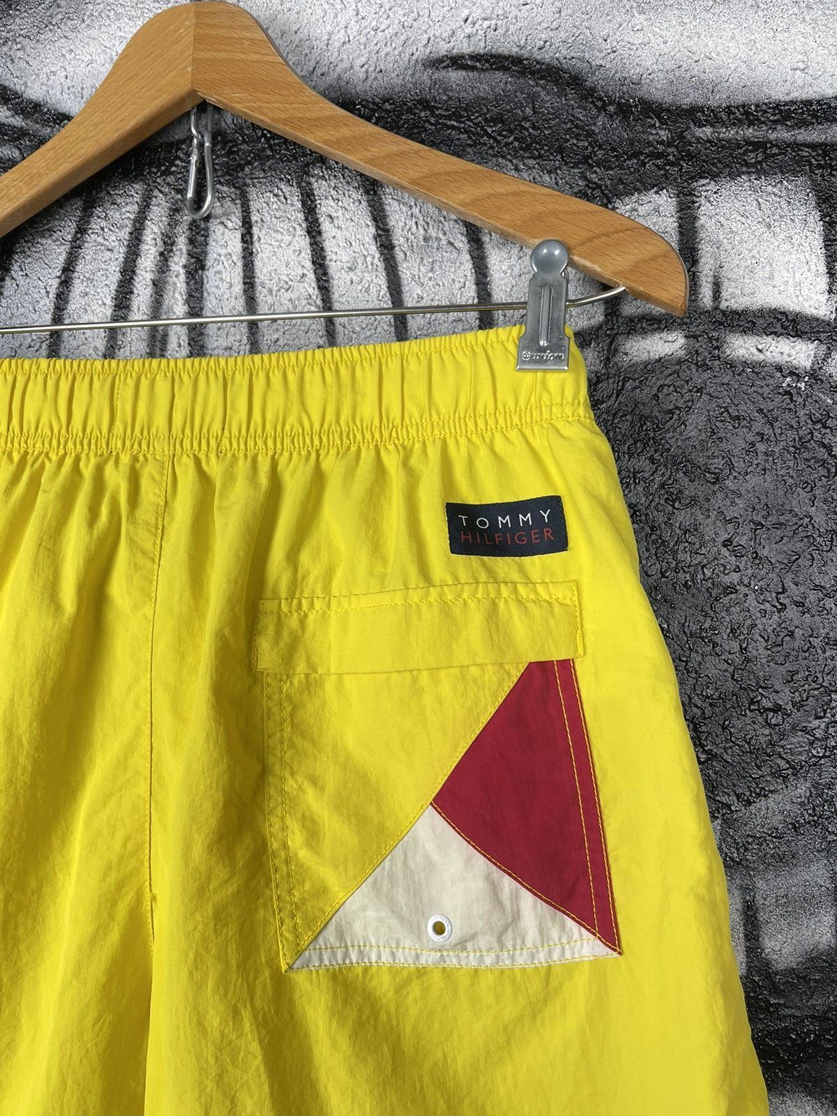 Tommy Hilfiger Tommy Hilfiger Swimming Yellow Shorts Men’s Size M Size US 32 / EU 48 - 5 Thumbnail