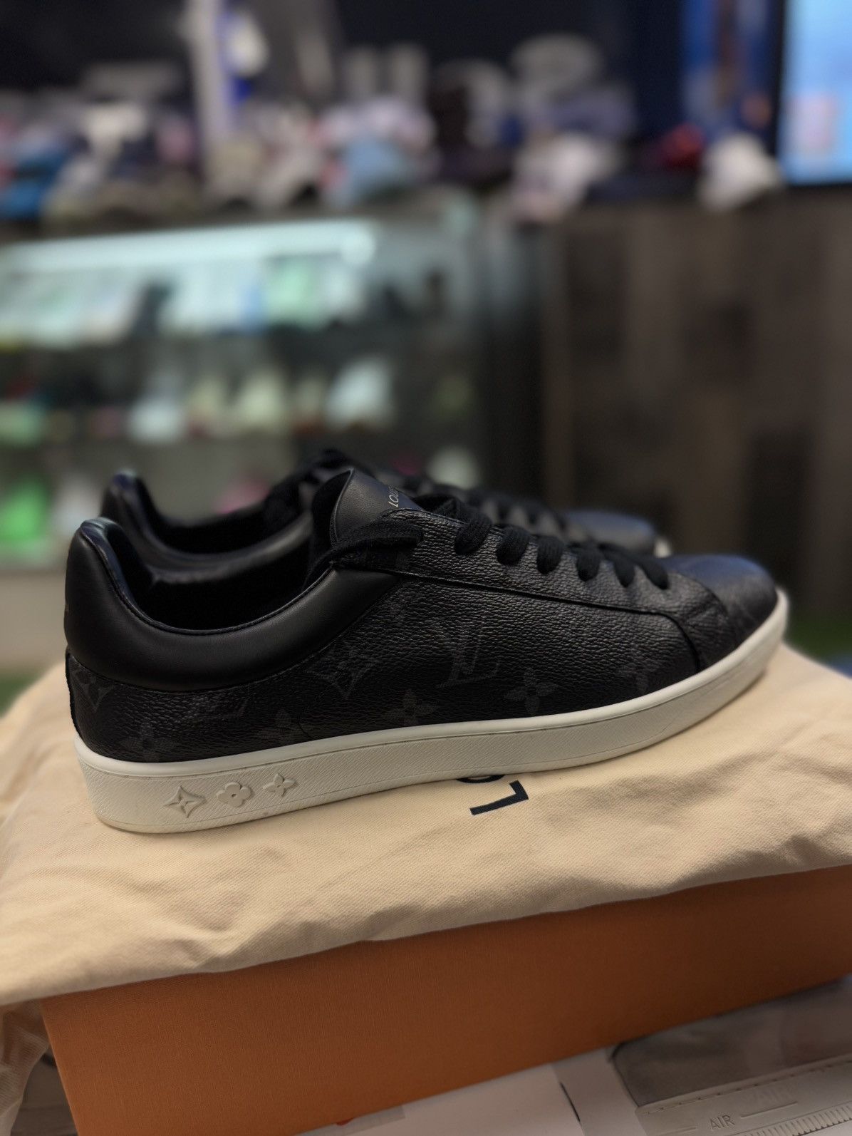 Louis Vuitton 8US/7LV - Louis Vuitton Luxembourg Monogram Clean Size US 8 / EU 41 - 3 Thumbnail
