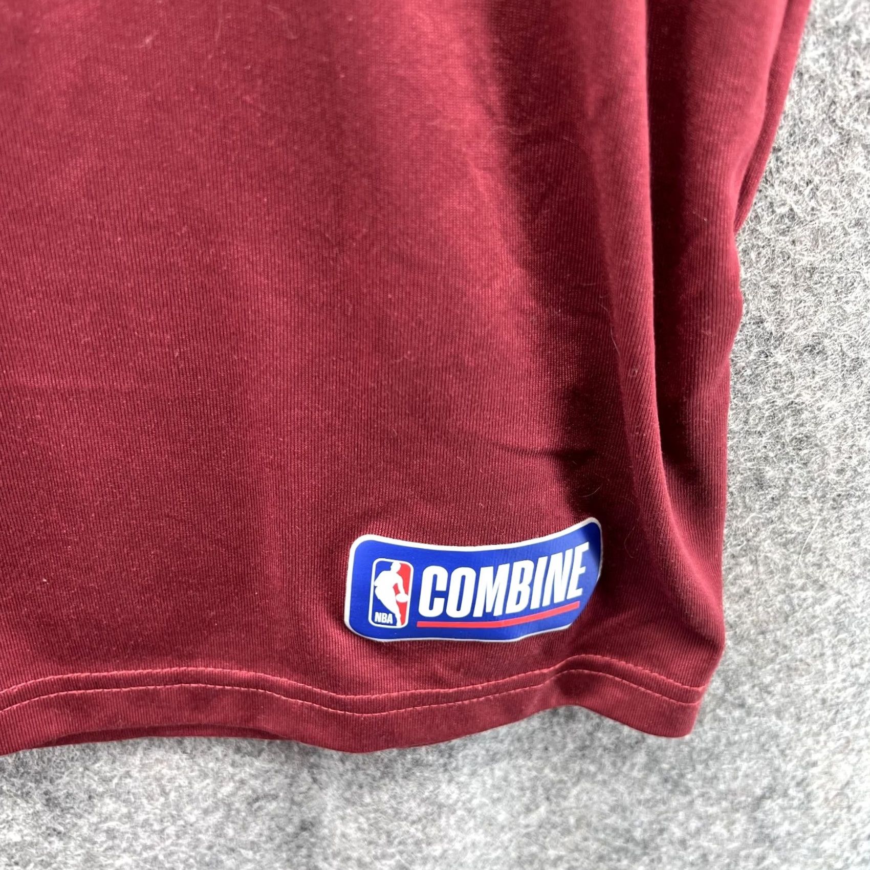 Under Armour Under Armour Shirt Men XL Red Cleveland Cavaliers Jersey Cotton Short Sleeve Crew Neck Logo VINTAGE? Size US XL / EU 56 / 4 - 5 Thumbnail
