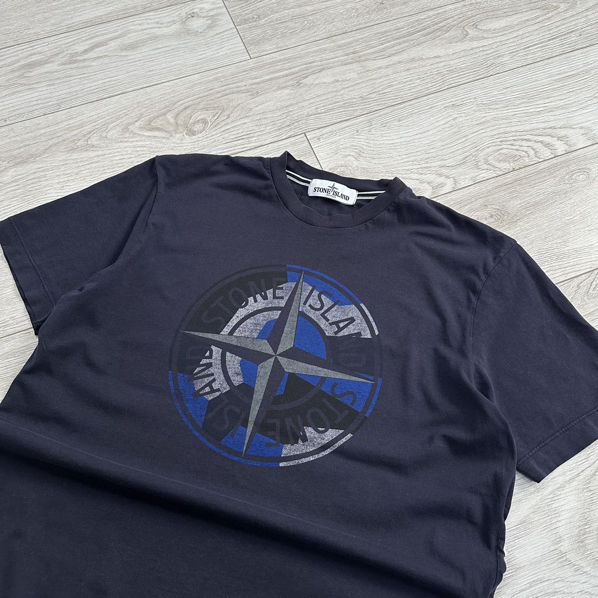 Stone Island Stone Island Bog Logo Navy T Shirt Size US L / EU 52-54 / 3 - 3 Thumbnail
