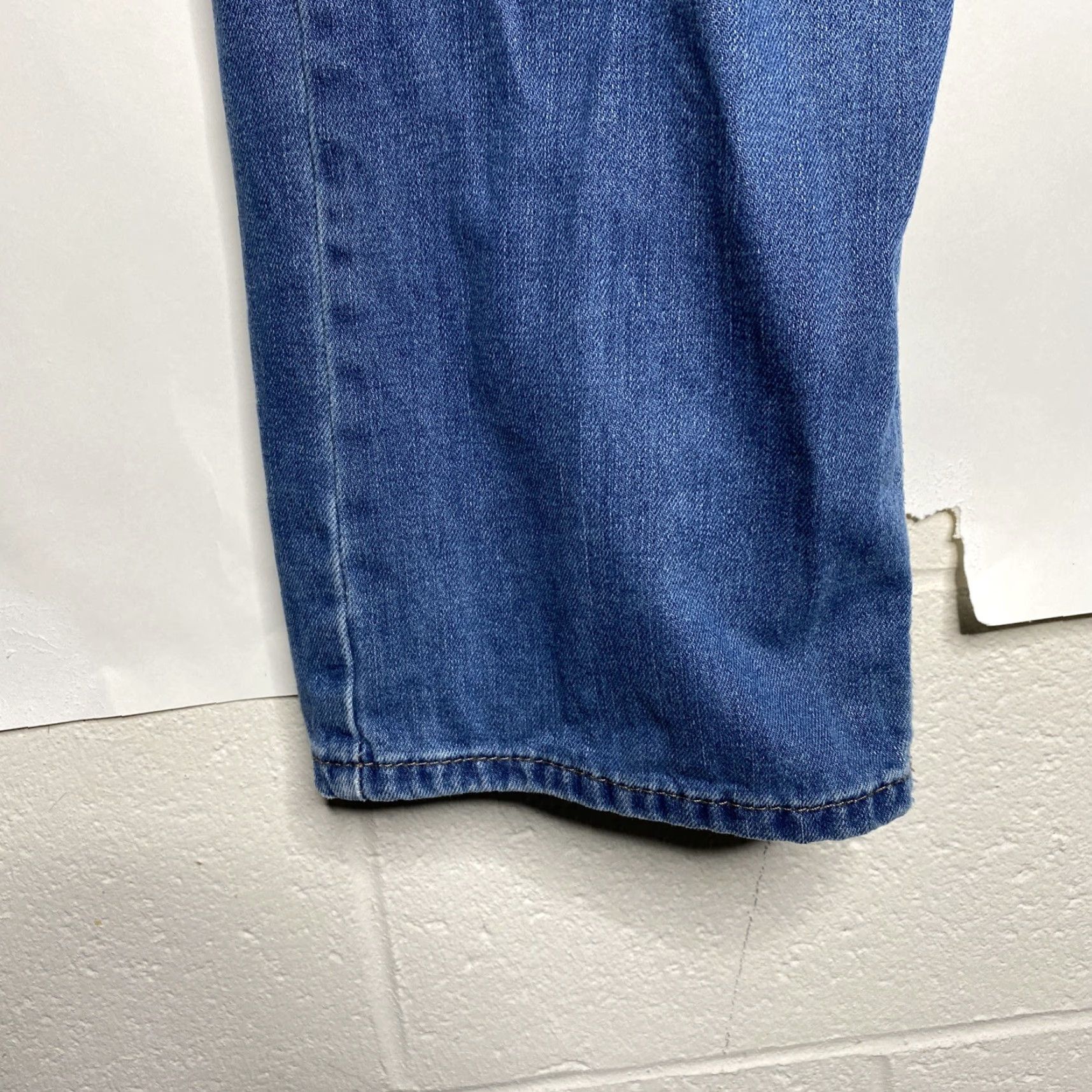 Levi's Levi’s 550 Jeans Straight 30x30 Medium Wash Blue Mens Regular 5-Pocket Denim Zip Closure Size US 30 / EU 46 - 4 Thumbnail