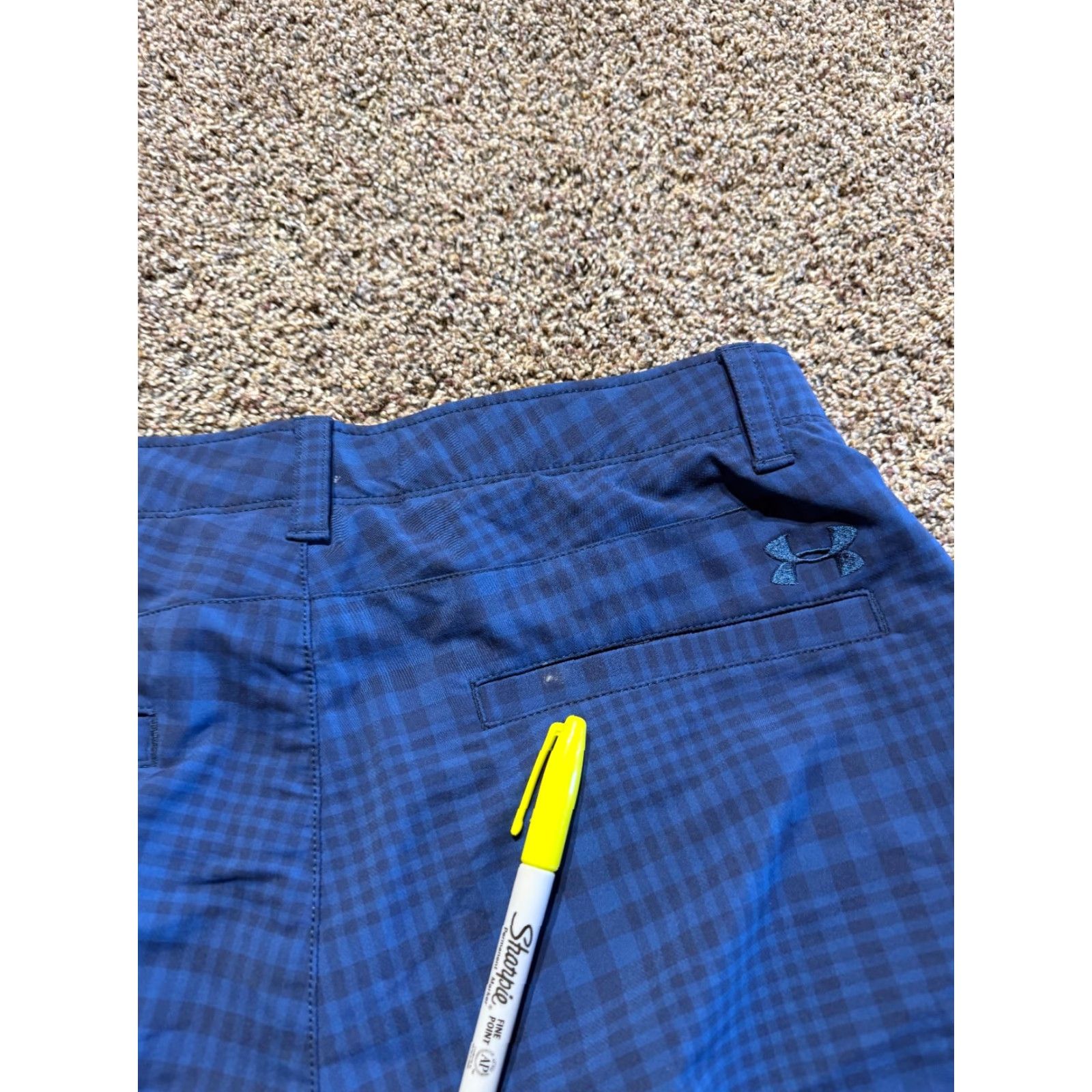 Under Armour Under Armour Mens Shorts Size 34 Blue Plaid Loose Fit Inseam 10" Golf Casual Size US 34 / EU 50 - 3 Thumbnail