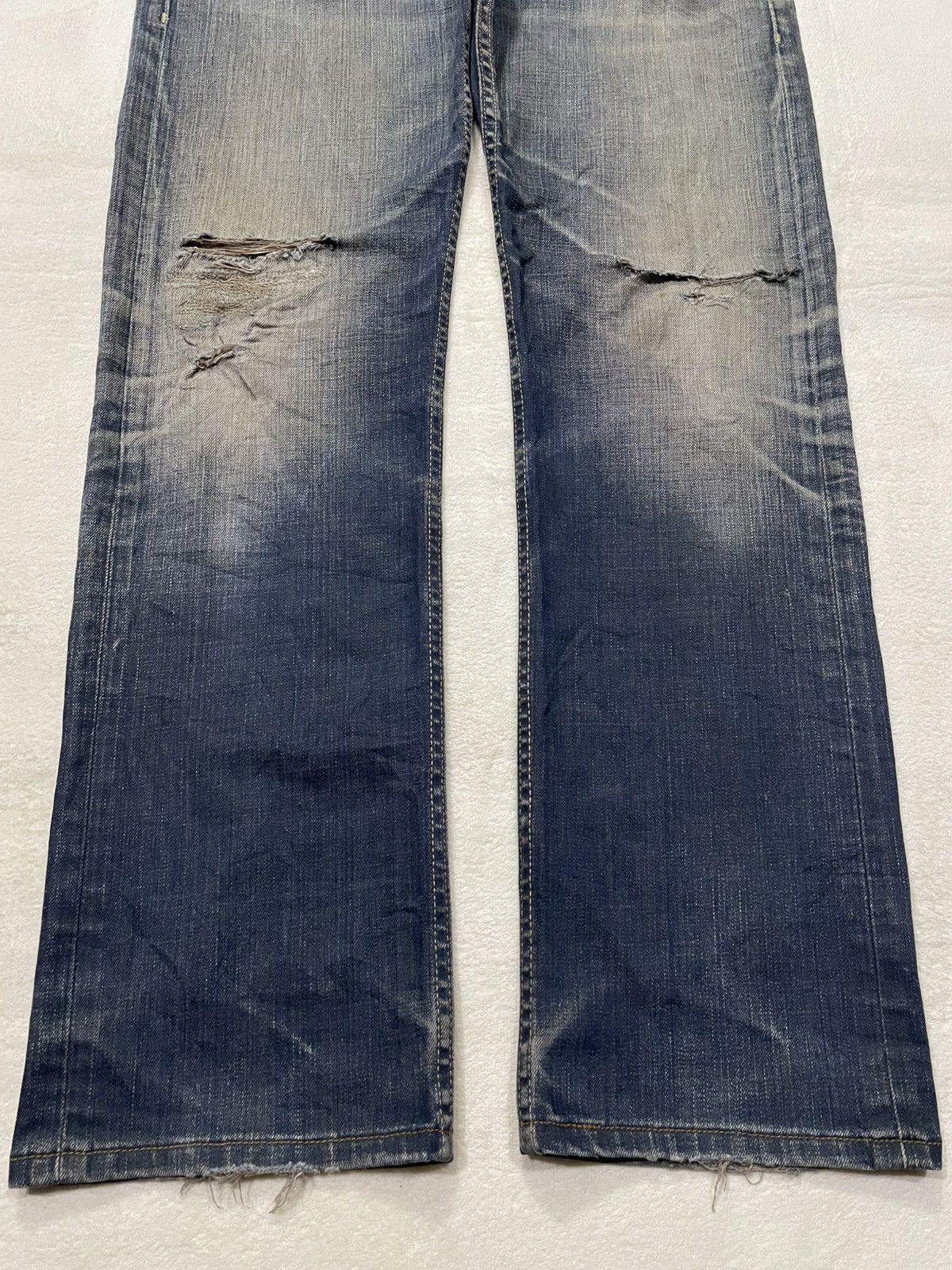 Vintage Levi’Strauss & Co. Distress Faded Mudwash Jeans