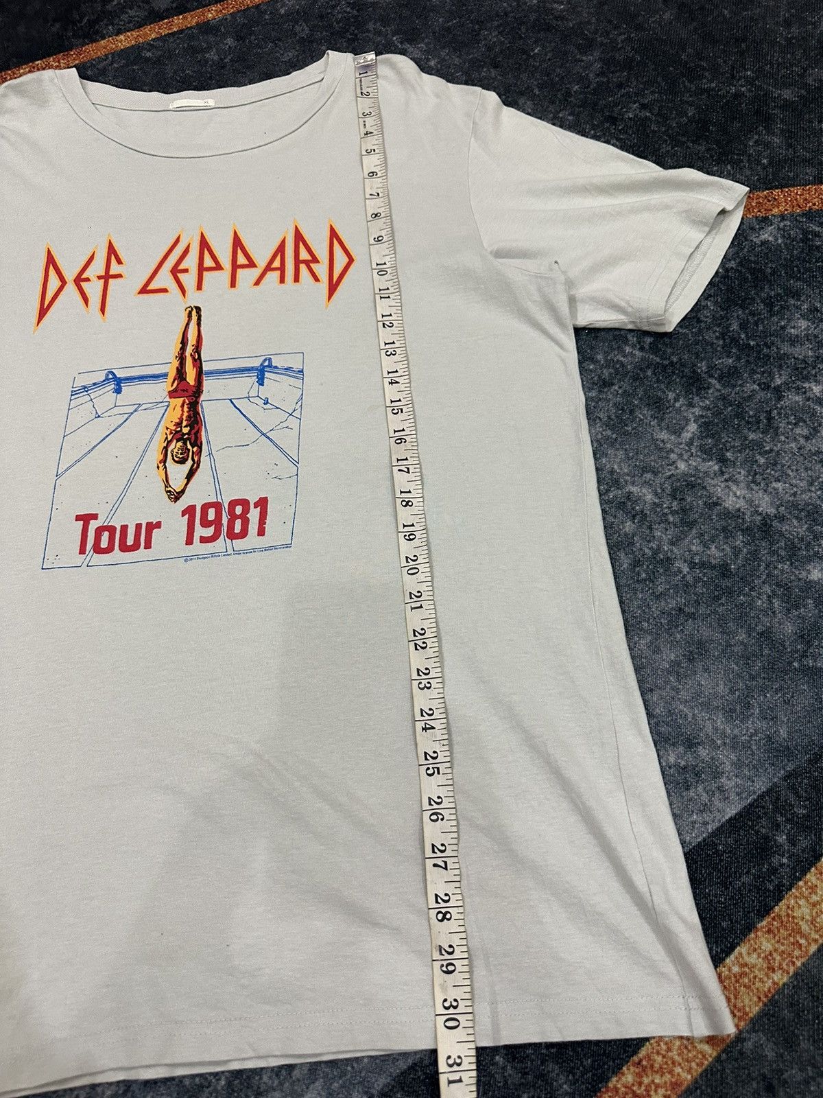 Band Tees Def Leppard Tour 1981 High N Dry ©️2014 repro by GU A57 Size US M / EU 48-50 / 2 - 7 Thumbnail