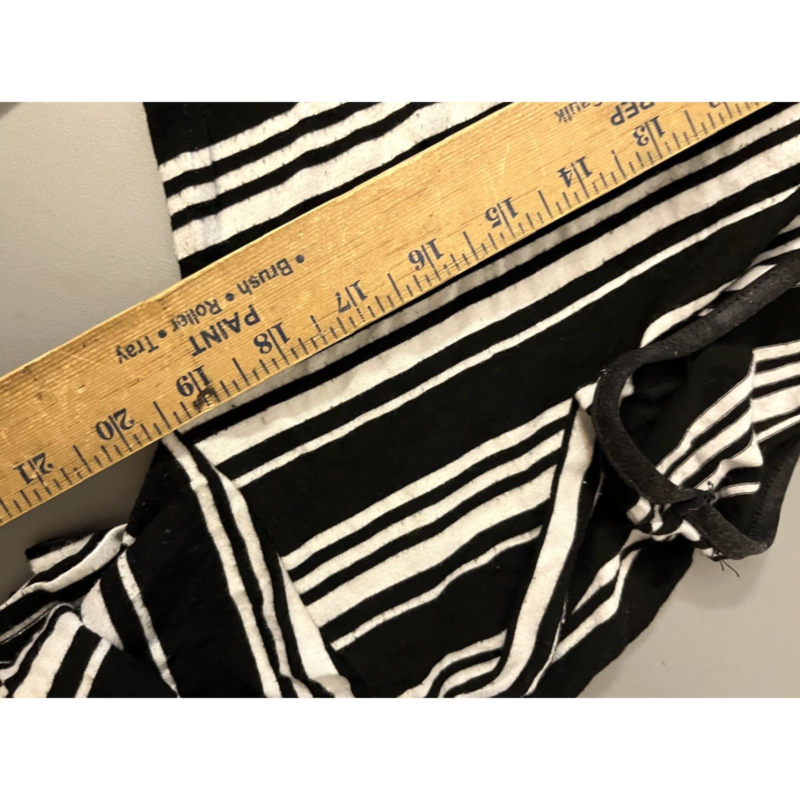 Vintage Kenar Women’s M Stretch Knit Top Black Striped 3/4 Sleeve Hi-Low Crew Neck Casual Knit Top Womens M Black Striped Hi-Low 3/4 Sleeve Kenar Top Size M / US 6-8 / IT 42-44 - 5 Thumbnail