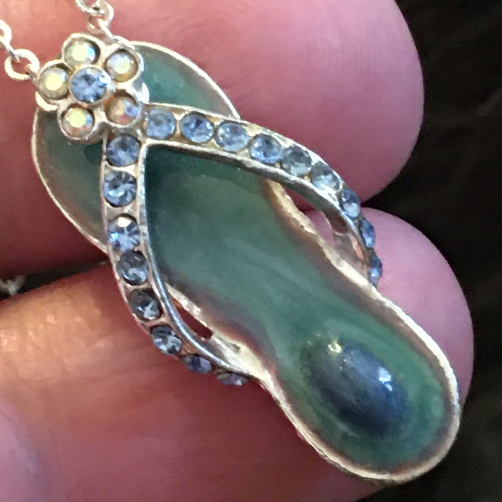 Jewelry Avon faceted enamel flip flop pendant on chain Size ONE SIZE - 5 Thumbnail