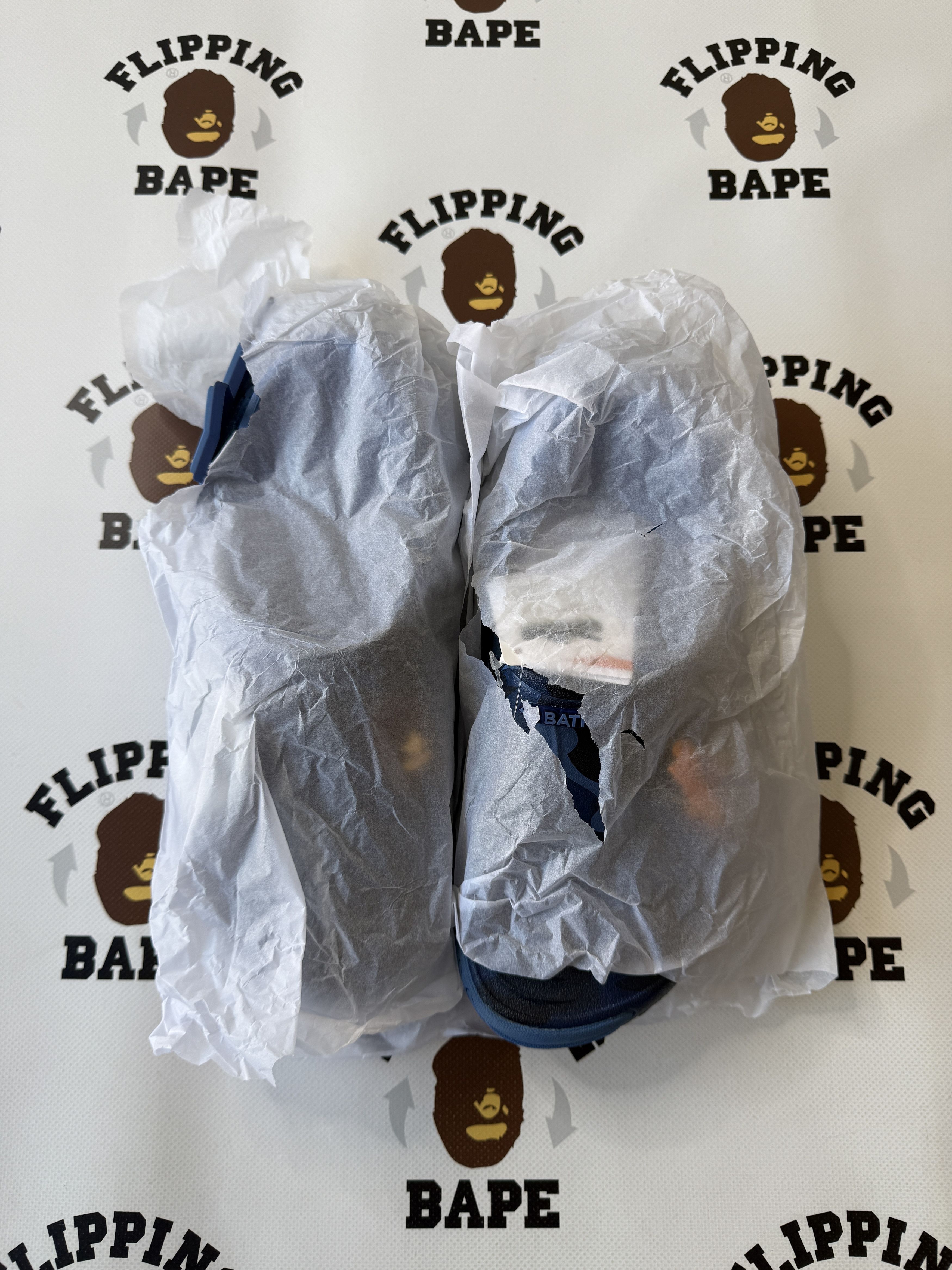 Bape × Crocs BAPE X CROCS ECHO NAVY Size US 8.5 / EU 41-42 - 14 Thumbnail