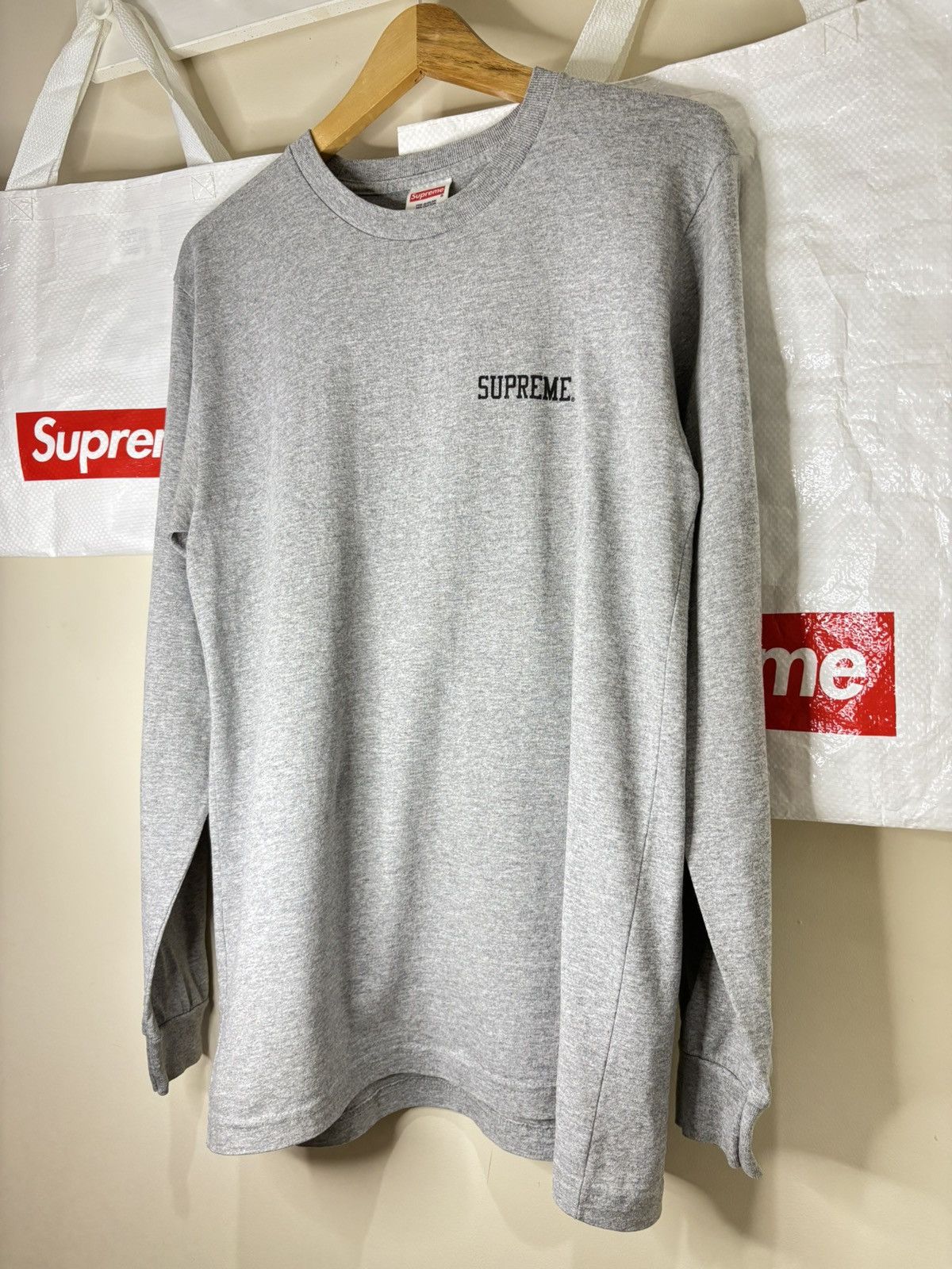 Supreme Supreme Araki Orchid LS Grey Tee FW16 Size US M / EU 48-50 / 2 - 1 Thumbnail