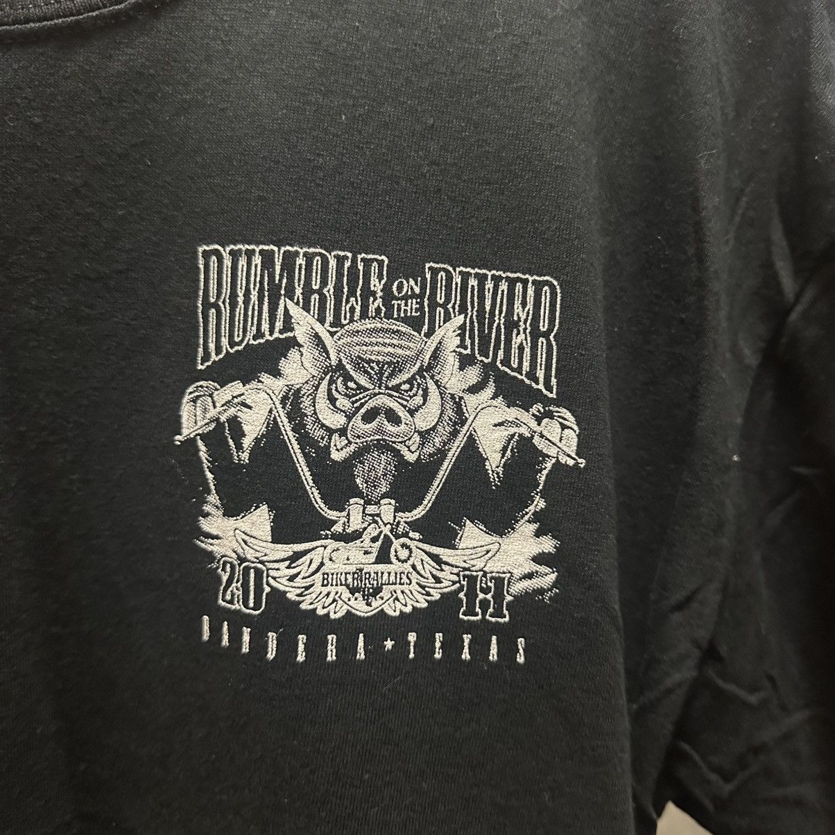 Gildan 2011 “Rumble on the River” Biker Rally T-Shirt Bandera Texas Size US L / EU 52-54 / 3 - 4 Thumbnail