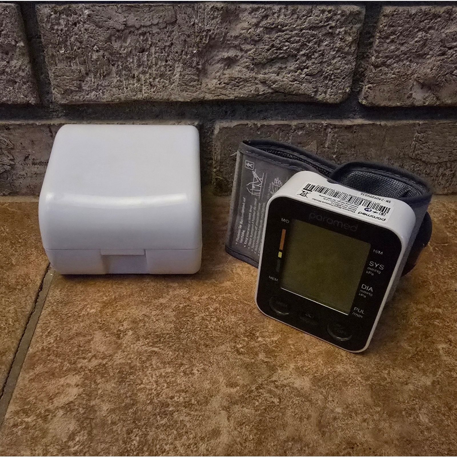 Other White | PARAMED | Electronic Blood Pressure Monitor Size ONE SIZE - 2 Thumbnail