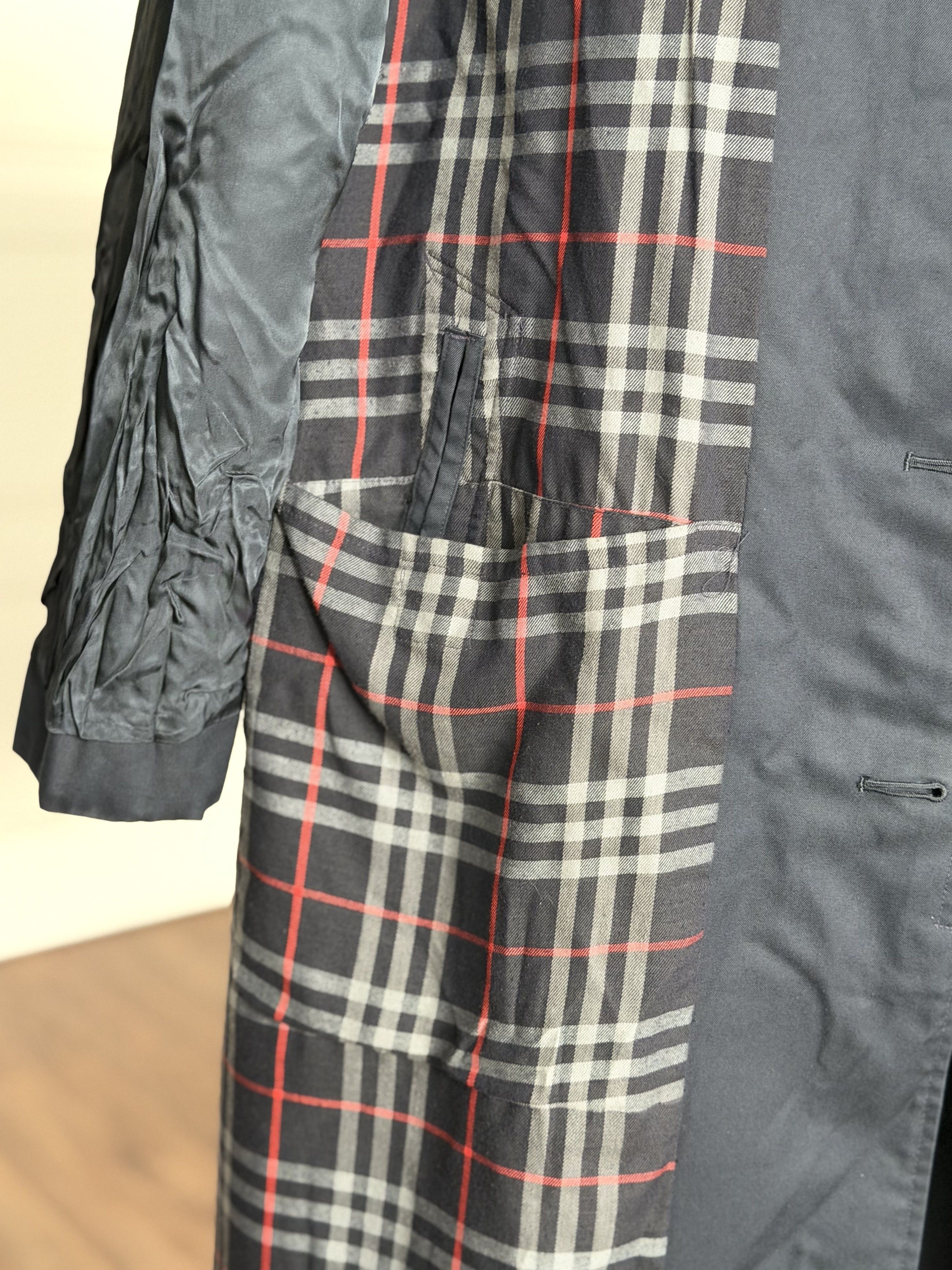 Burberry Vintage BURBERRYS London Long Coat Made In England Navy Size US XL / EU 56 / 4 - 11 Thumbnail