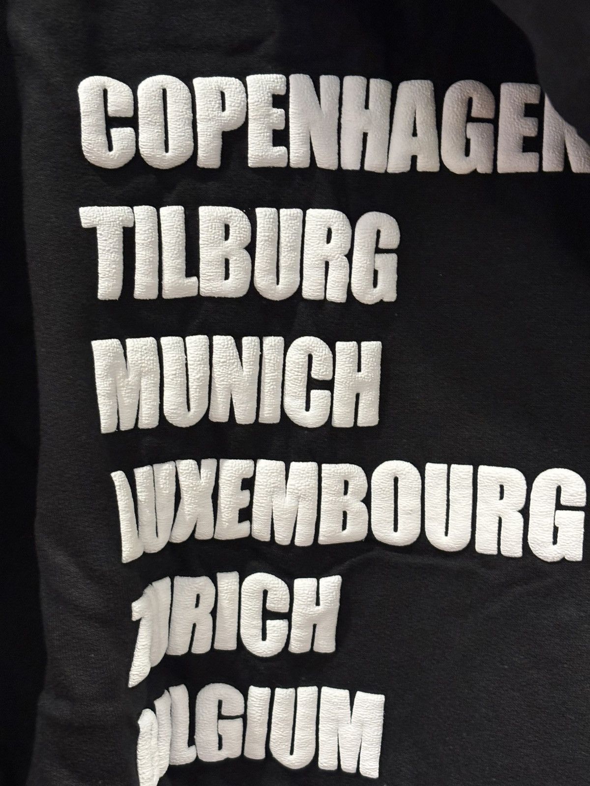 Band Tees 2022 THE KID LAROI End of the World Tour Lips Hoodie - XL Size US XL / EU 56 / 4 - 6 Thumbnail