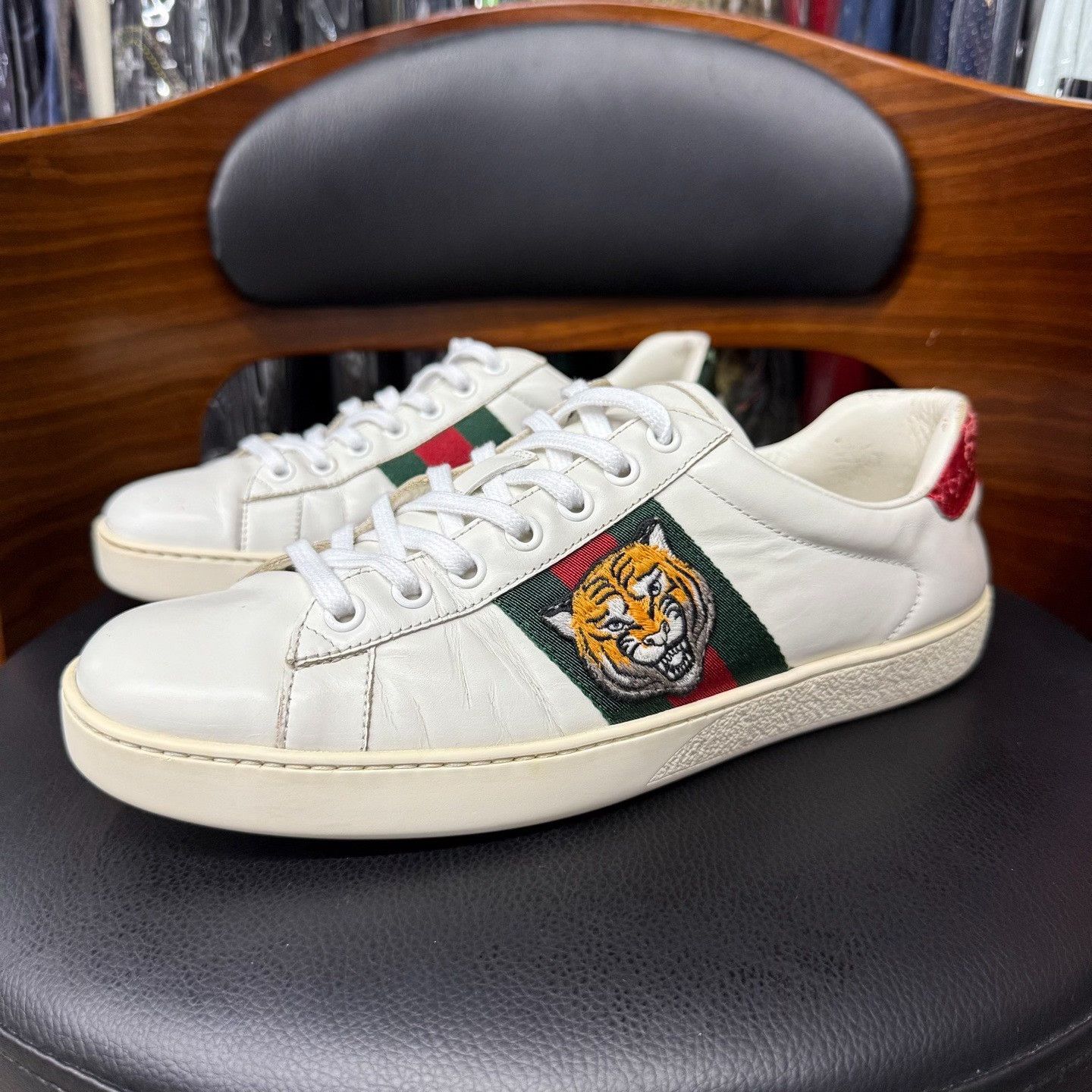 Gucci Gucci Tiger White Lowtop Sneakers 7.5 Men Size US 7.5 / EU 40-41 - 1 Thumbnail