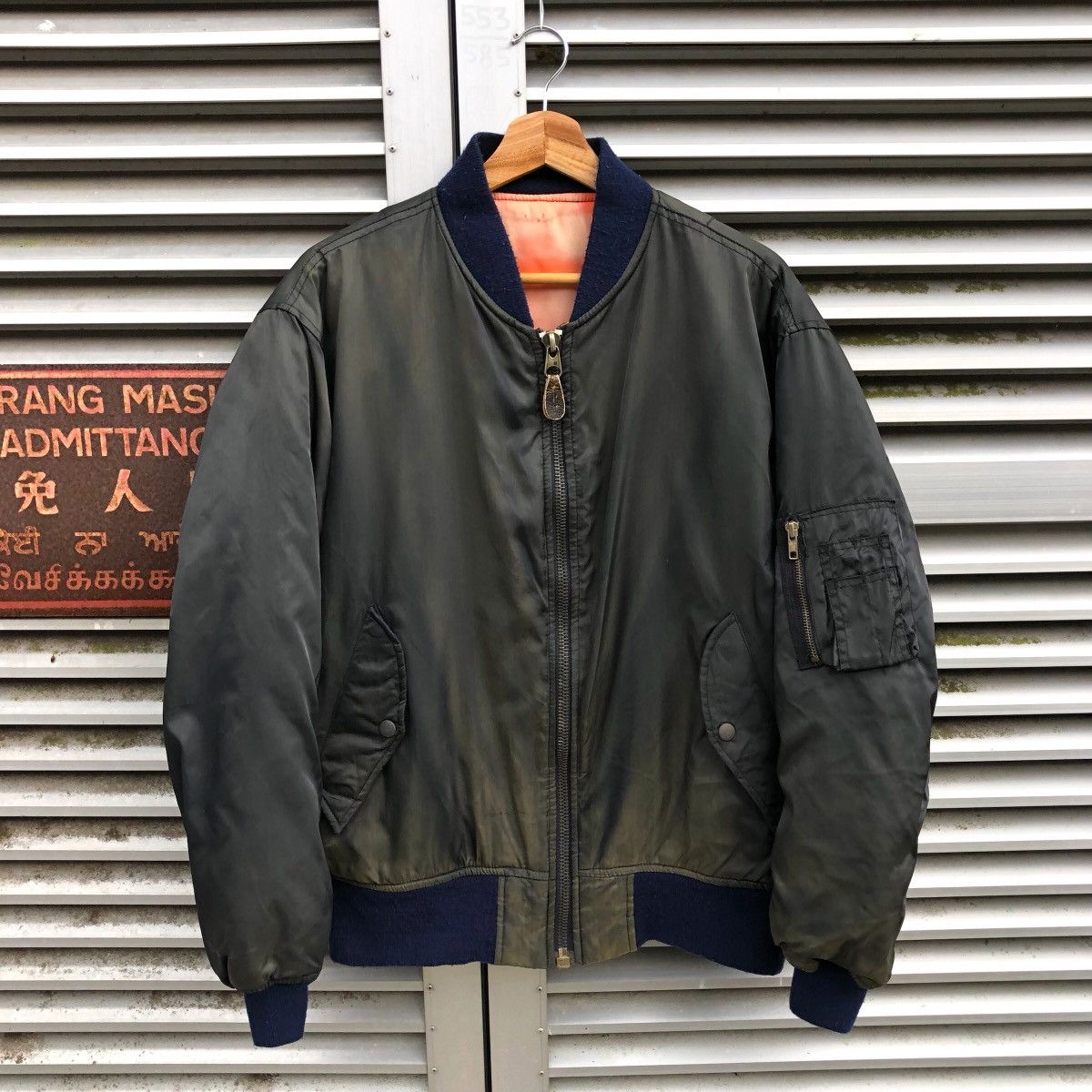Vintage Vintage Sun Faded Ma-1 Bomber Jacket Size US L / EU 52-54 / 3 - 2 Thumbnail