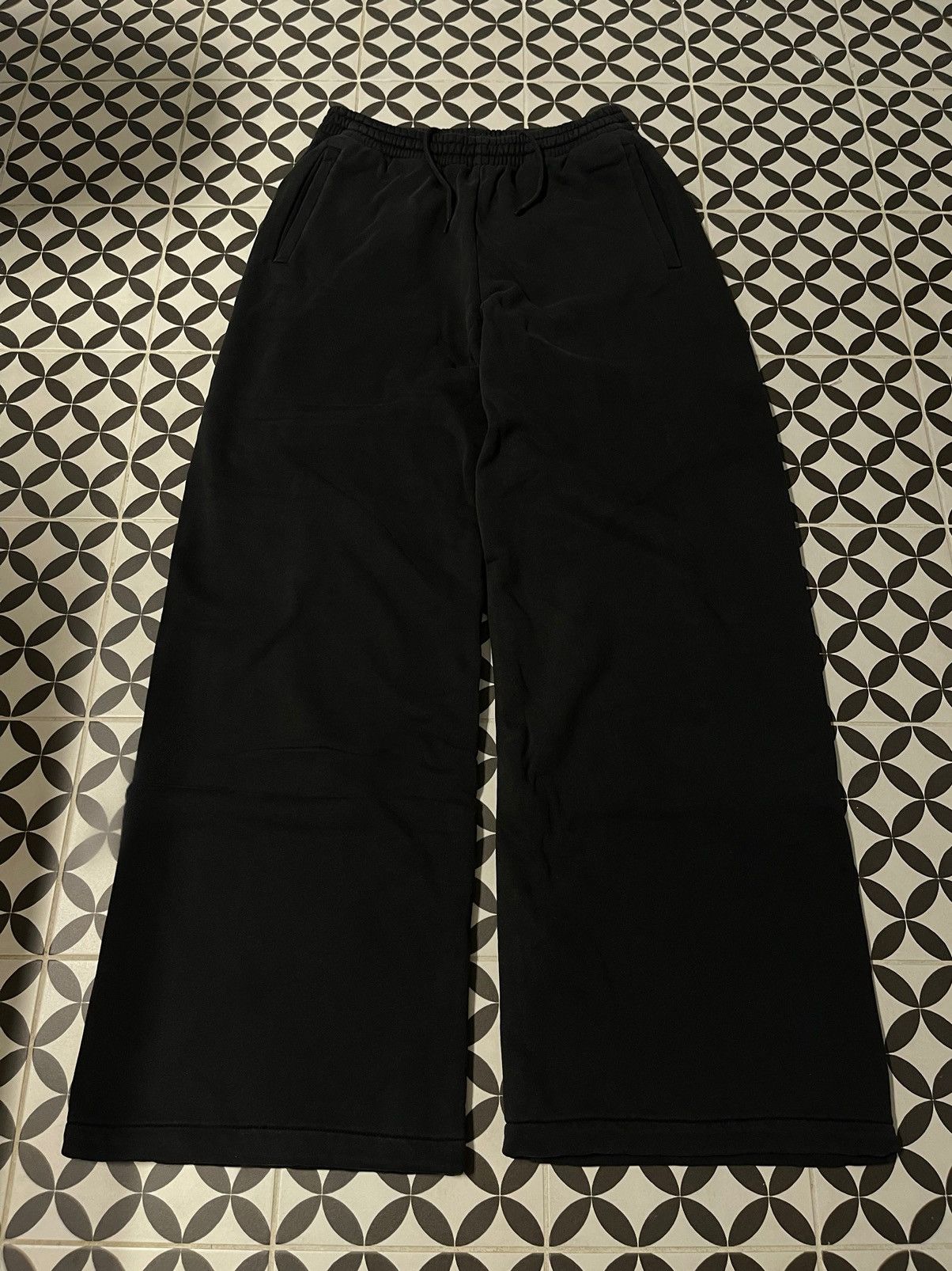 Image of Balenciaga x Gap Yeezy Gap Wide Leg Fd Sweatpants Black, Men's (Size 30)