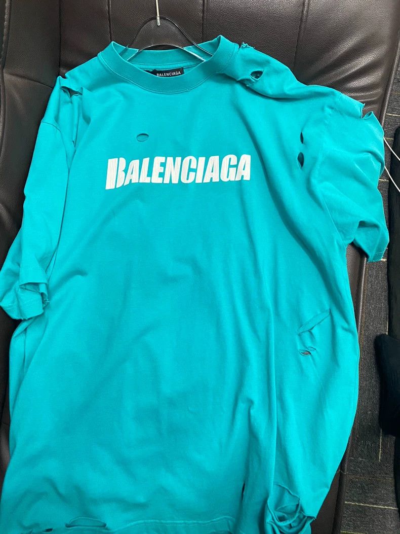 Balenciaga Balenciaga UNIFIT Distressed Blue T-Shirt - dmc Size US S / EU 44-46 / 1 - 1 Thumbnail