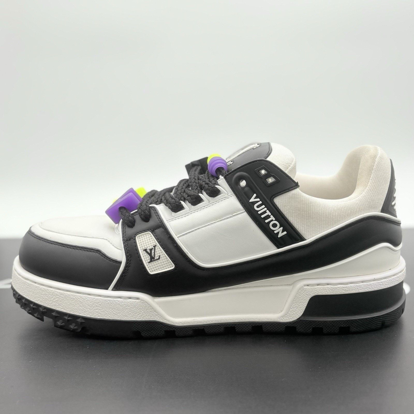 Louis Vuitton 13-13.5 US Louis Vuitton Maxi ' Black White ' | SUPER CLEAN! Size US 13 / EU 46 - 4 Thumbnail