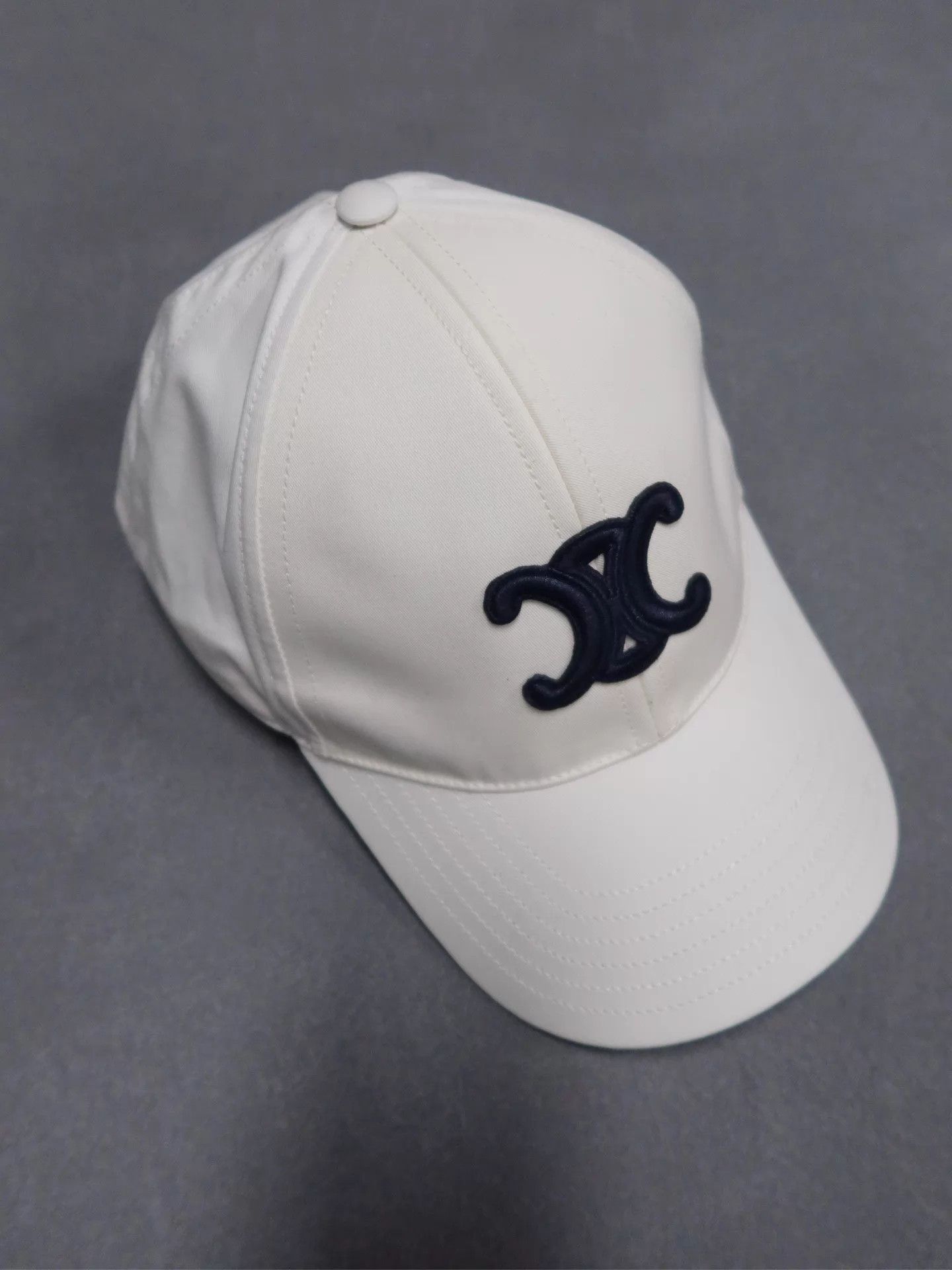Celine CELINE Women's White Cotton Cap M Worn Once Size ONE SIZE - 2 Thumbnail