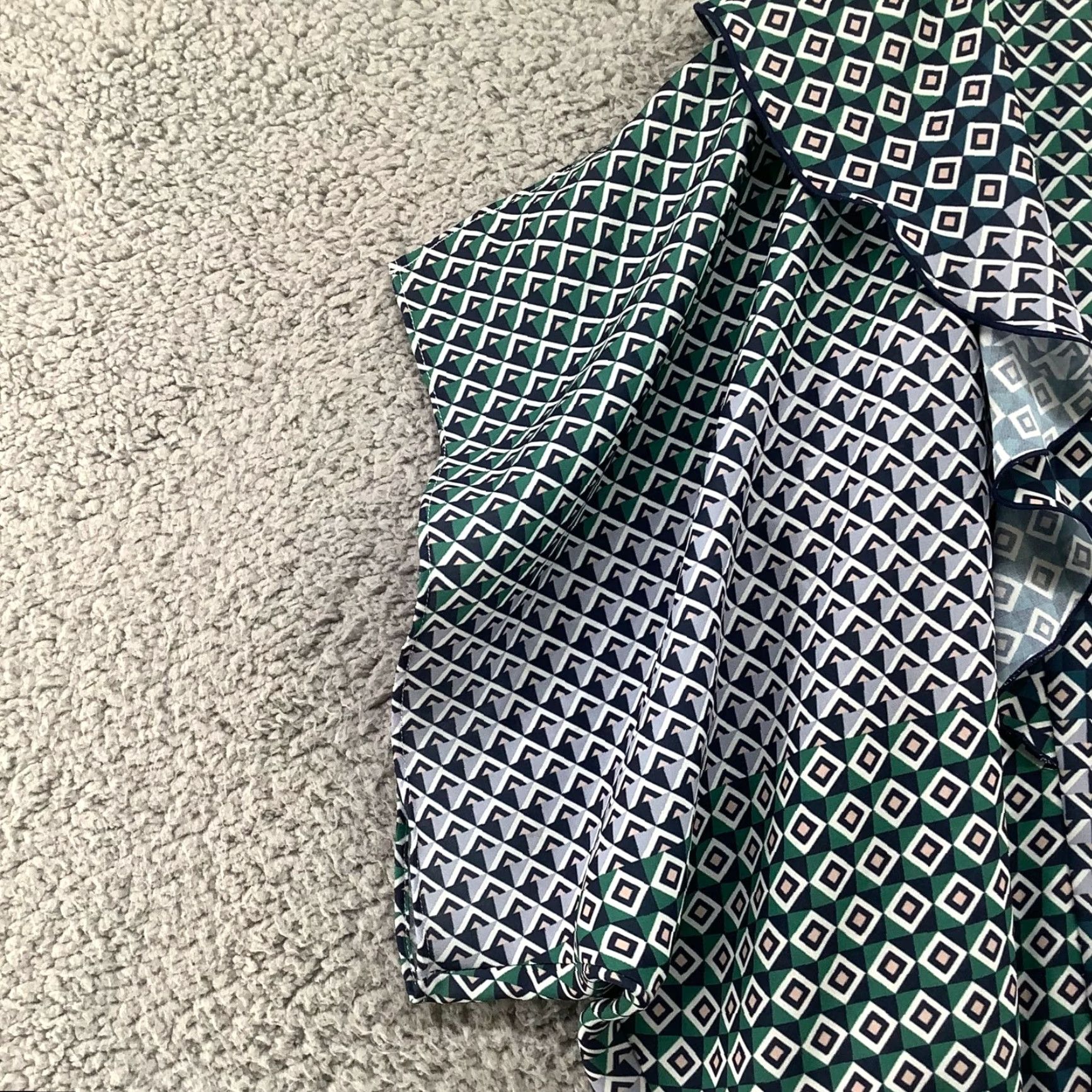 Parker Parker Mini Dress Sz M Blue Green Printed Short Sleeve A-Line Ruffle Smocked Geometric V-Neck Cap/Short Sleeve? Size 32" / US 10 / IT 46 - 5 Thumbnail