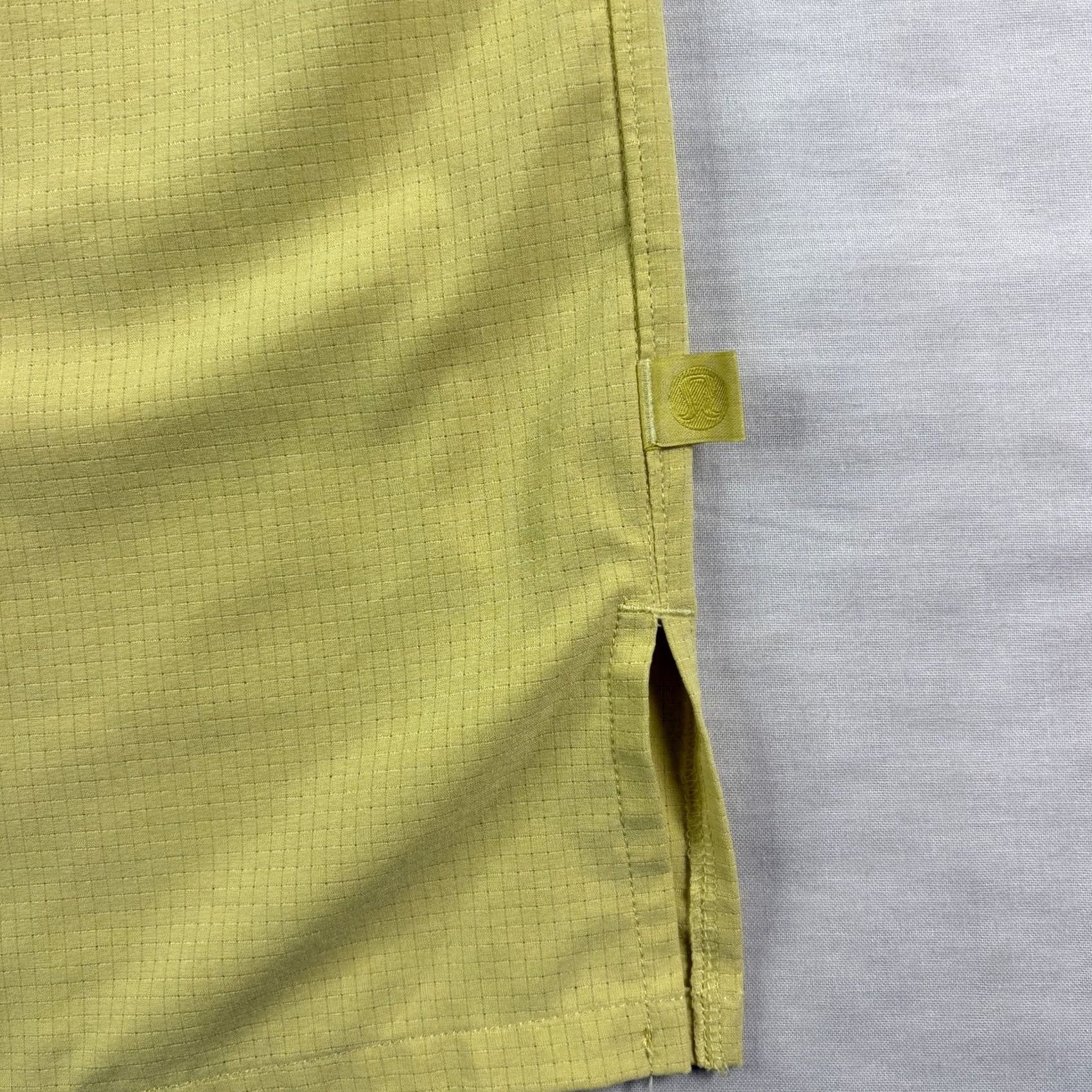 Lululemon Lululemon Shirt Men XL Yellow Button-Up Stretch Casual Camp Ripstop Short Sleeve Collared Pockets Size US XL / EU 56 / 4 - 2 Thumbnail