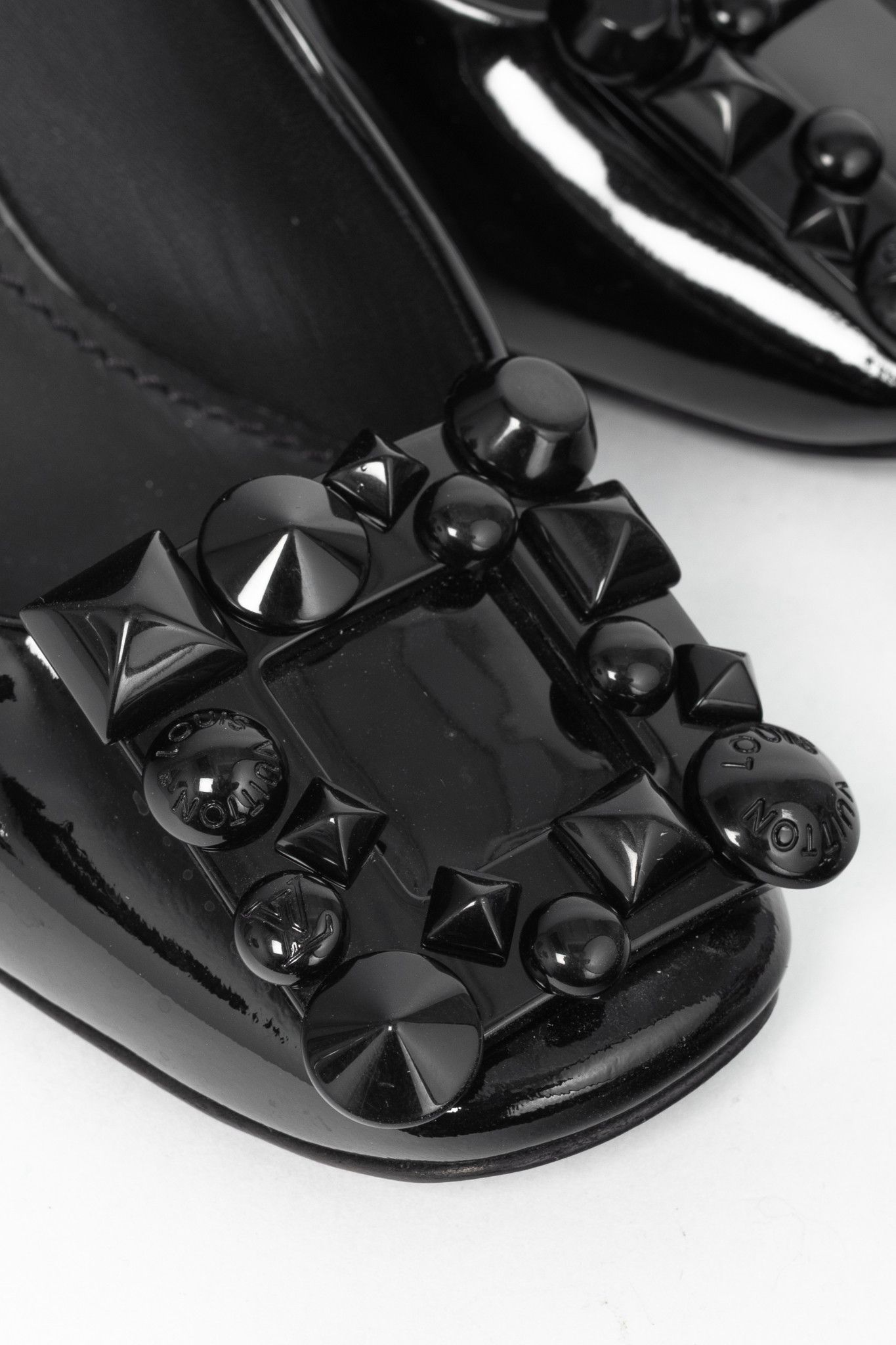 Louis Vuitton Louis Vuitton Black Patent Leather Embellished-Buckle Pumps Size US 4.5 / IT 34.5 - 7 Thumbnail