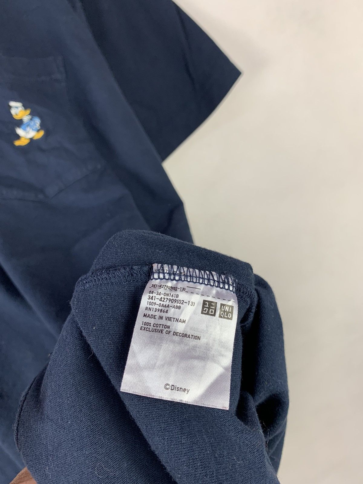 Disney Steals! Donald Duck Uniqlo Disney Pocket Tee Size US XL / EU 56 / 4 - 7 Thumbnail