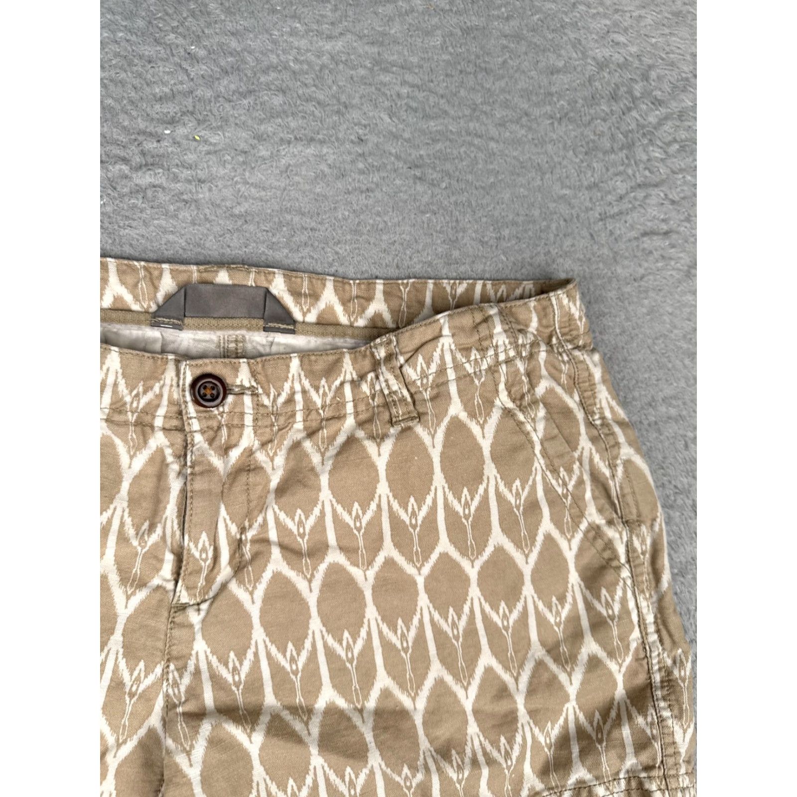 The North Face VINTAGE? No. Wait: The North Face Shorts Womens 8 Beige Geometric Chino Stretch Hiking Casual 30x5 Size 30" / US 8 / IT 44 - 5 Thumbnail