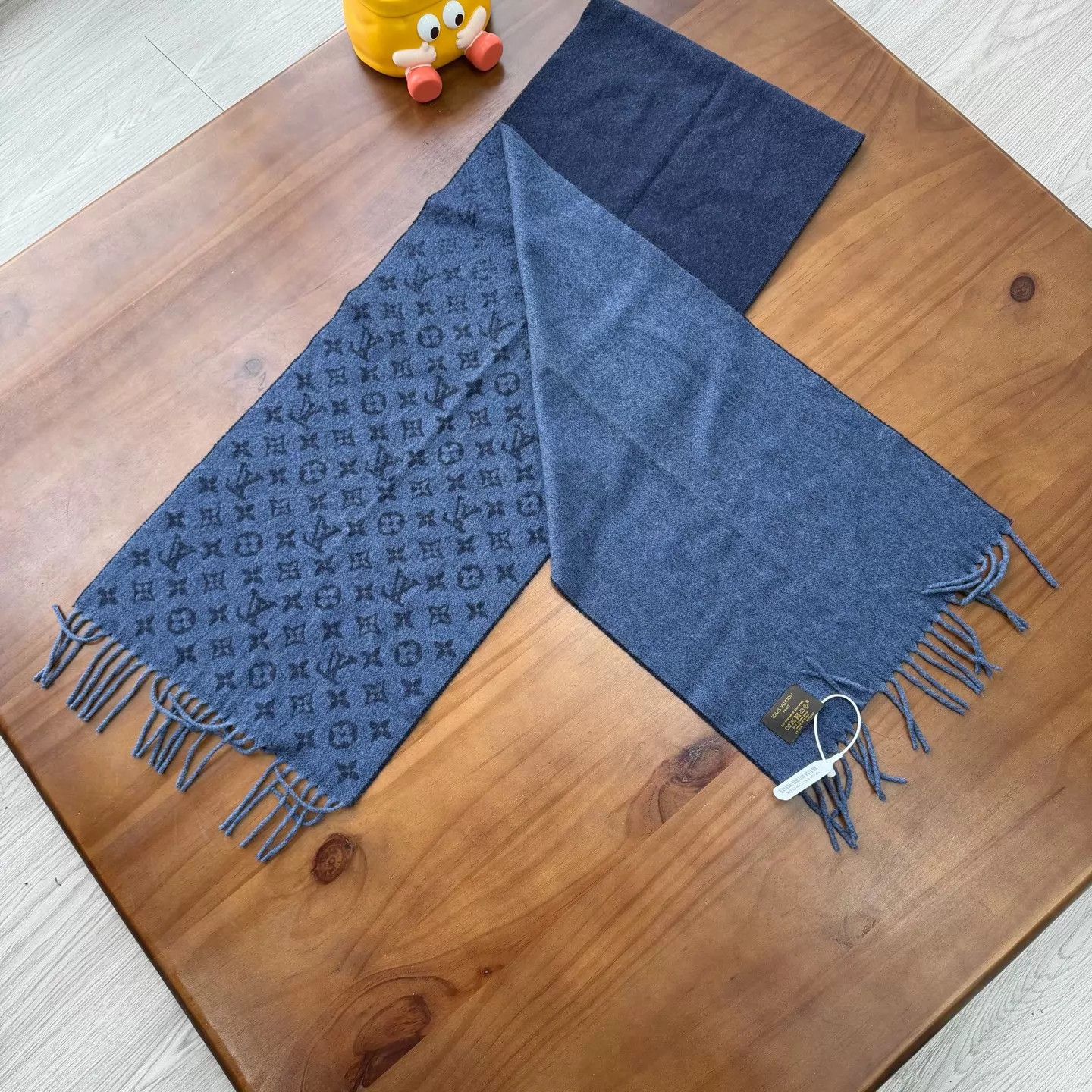 Louis Vuitton LV Navy Blue Ombré Cashmere Scarf 180x34 Near Mint Size ONE SIZE - 5 Thumbnail