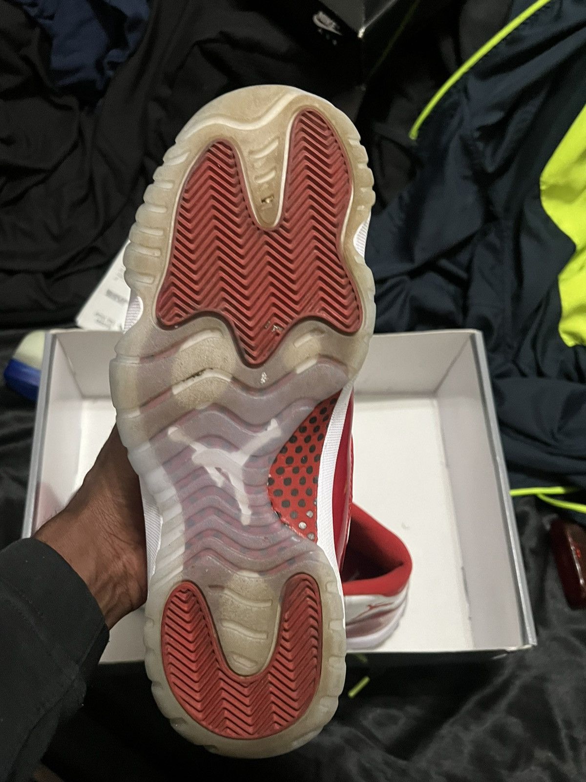 Jordan Brand Jordan 11 Cherry Size US 9.5 / EU 42-43 - 10 Thumbnail