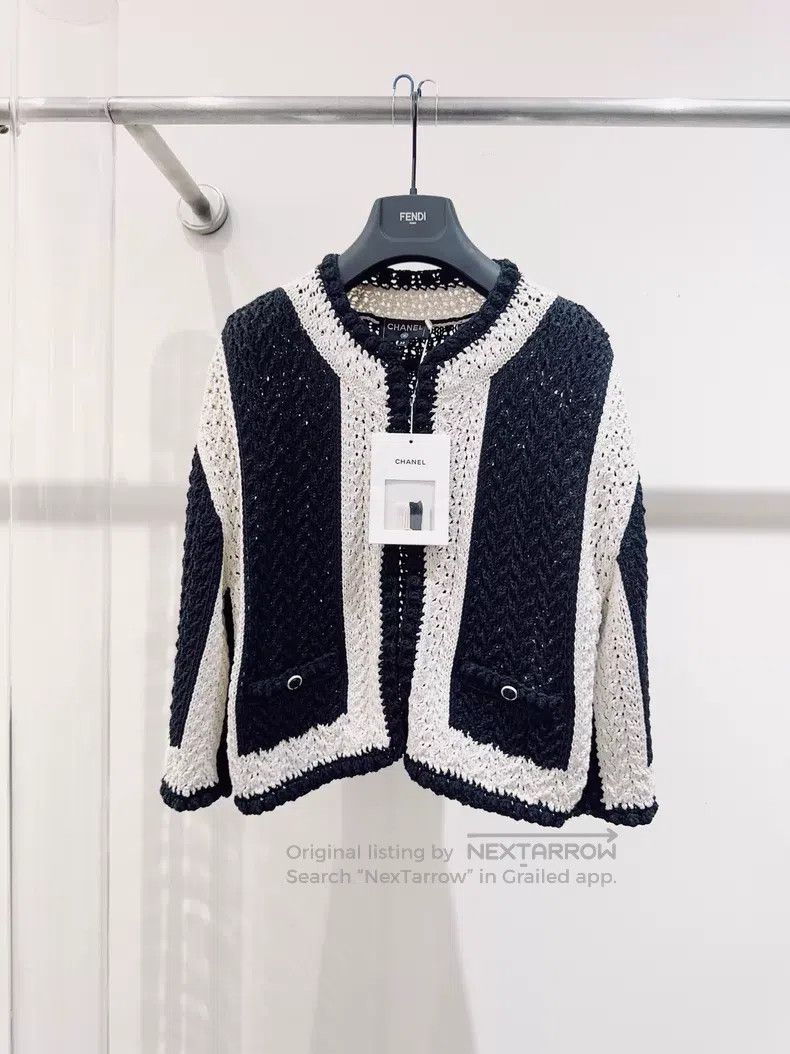 Chanel Chanel 22C black and white thick line knitted cardigan coa Size XS / US 0-2 / IT 36-38 - 1 Thumbnail