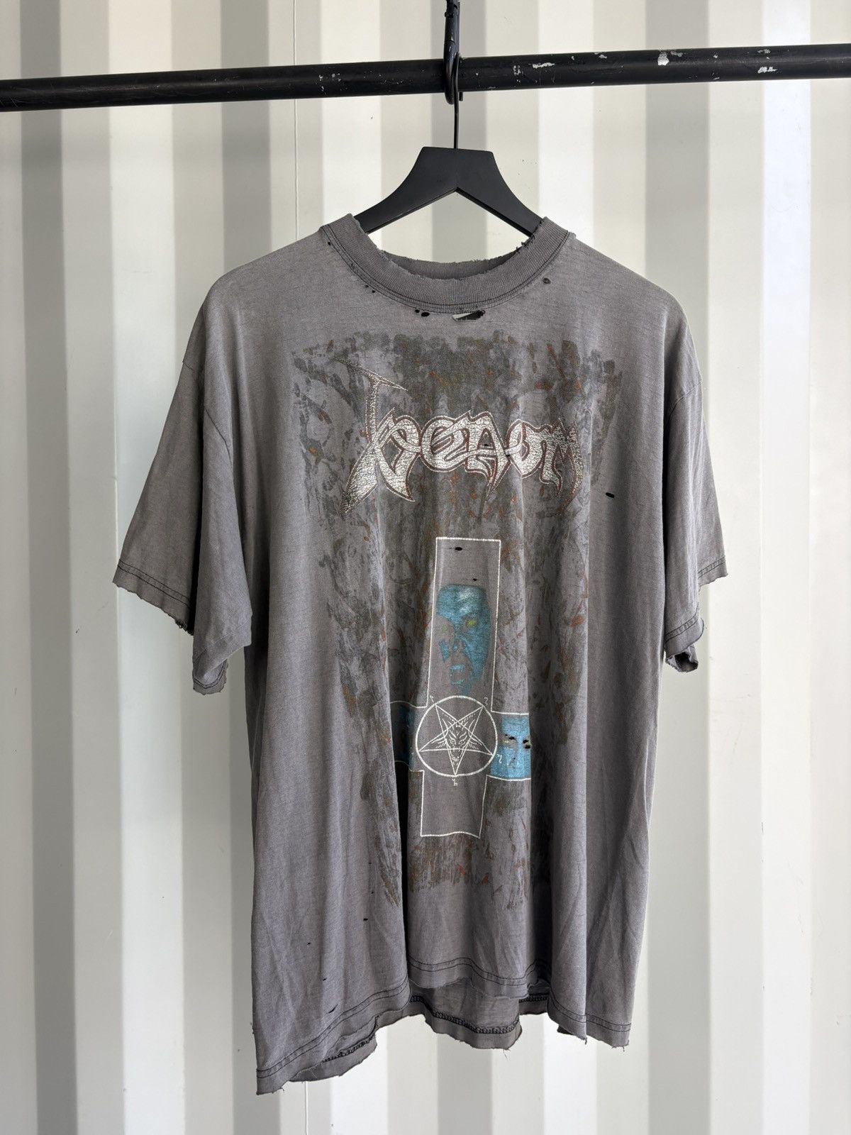 Band Tees Vintage Venom Black Metal Shirt Faded Distressed GRUNGE Size US XL / EU 56 / 4 - 1 Thumbnail